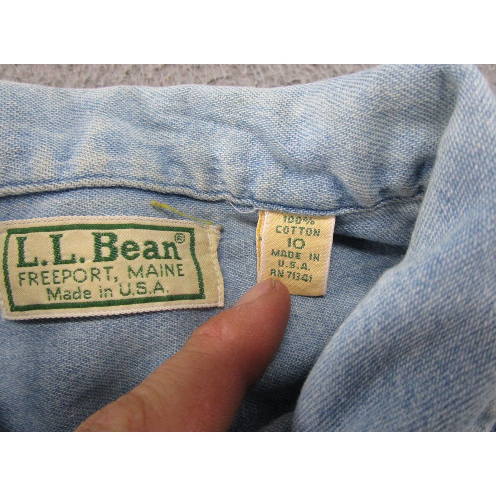 Vintage VINTAGE L.L. BEAN Denim Shirt Womens Size 10 Blue Cotton Embroidered Denim Button-Up Pockets USA Made Fall, Spring, Summer, Winter Mens Womens Size L / US 10 / IT 46 - 2 Thumbnail
