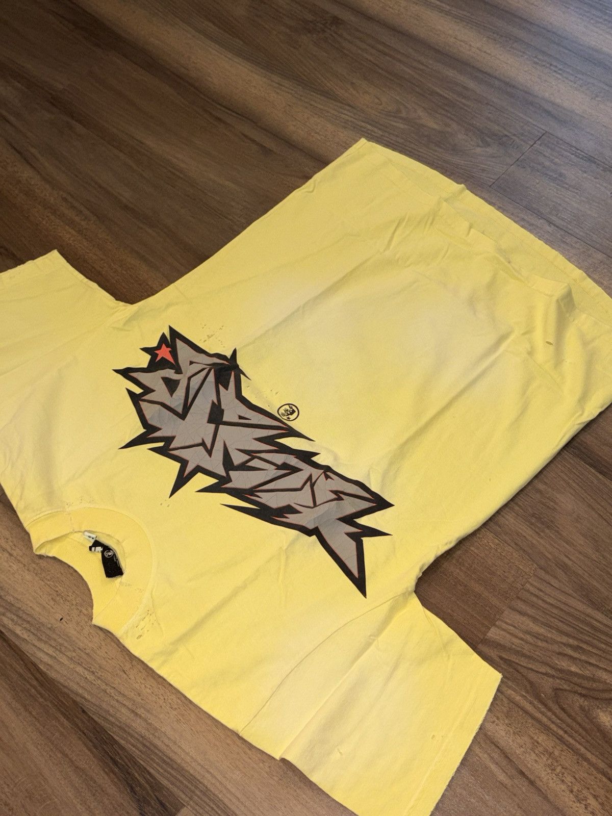 HELLSTAR HELLSTAR Yellow Crack Tee size medium New authentic Size US M / EU 48-50 / 2 - 5 Thumbnail