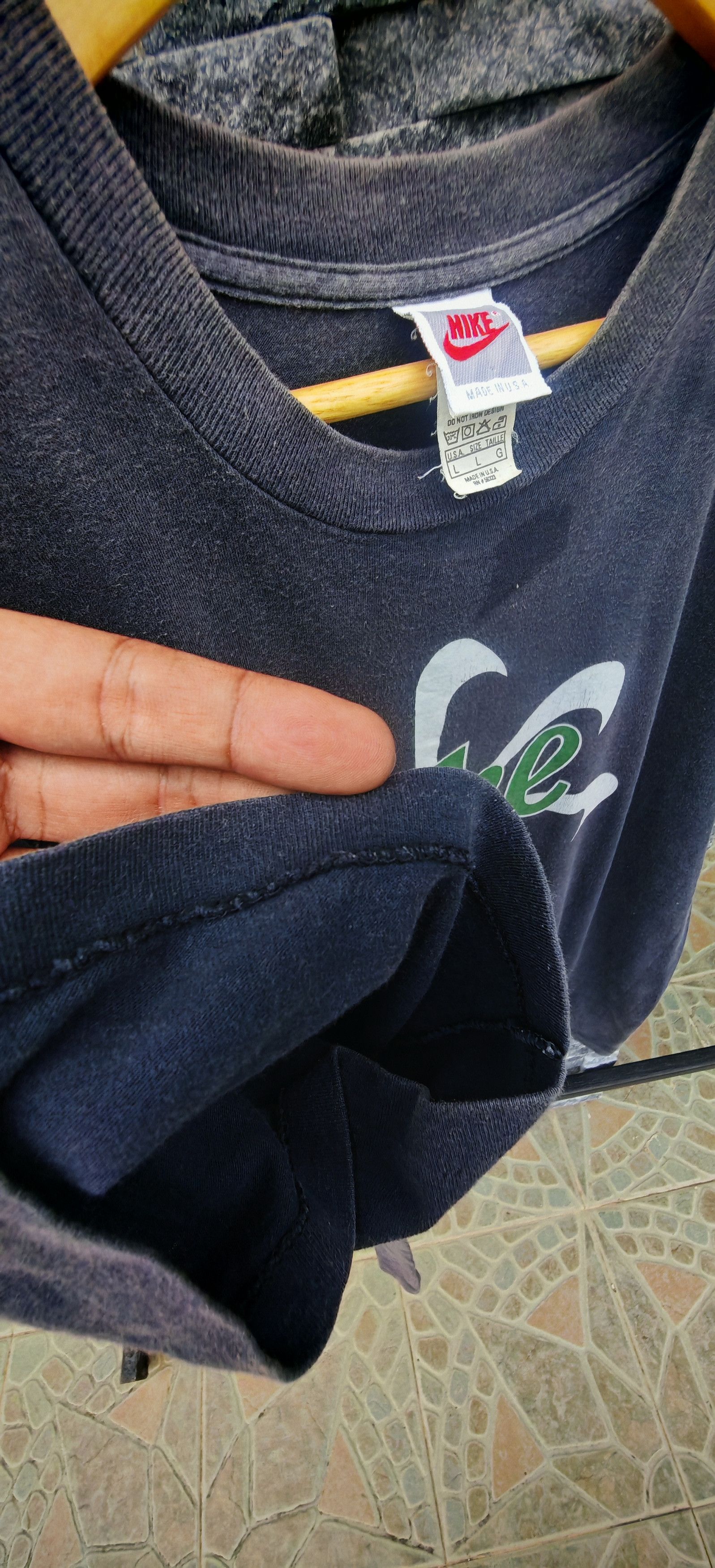 Nike Nike vintage 90s made in USA sun-faded starburst graphic tee Size US L / EU 52-54 / 3 - 8 Thumbnail