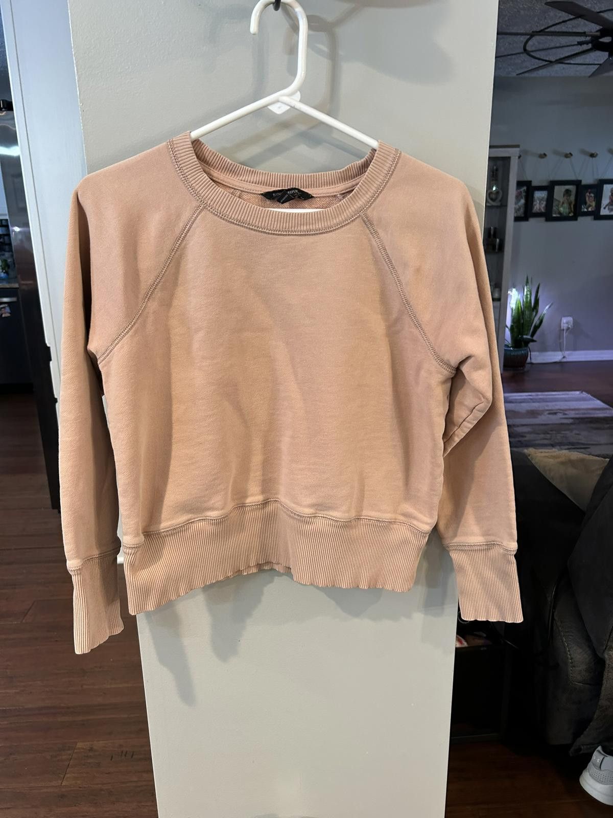 Banana Republic Banana Republic Women's Pink Crewneck Sweatshirt Size Small Size S / US 4 / IT 40 - 1 Thumbnail