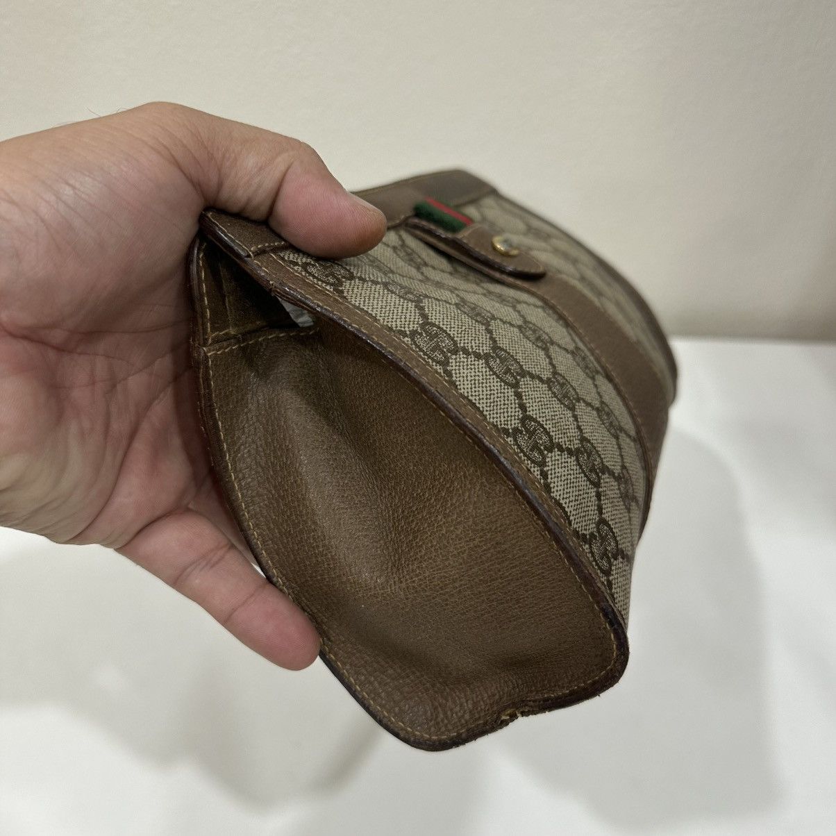 Gucci ‼️YES‼️ VINTAGE GUCCI GG MONOGRAM POUCH MAKE UP CLUTCH BAG Size ONE SIZE - 4 Thumbnail
