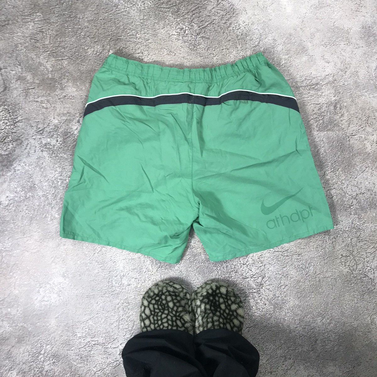 Vintage Vintage Nike Swoosh Shorts Y2K Streetwear Green Baggy 34 Size US 34 / EU 50 - 6 Thumbnail