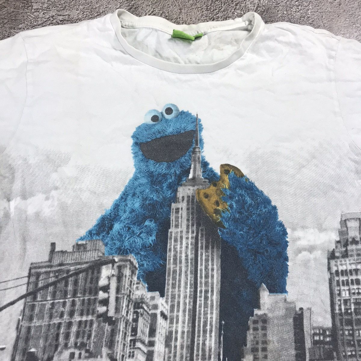 Vintage Vintage Y2K Cookie Monster Graphic Tee Streetwear Skate L Size US L / EU 52-54 / 3 - 2 Thumbnail