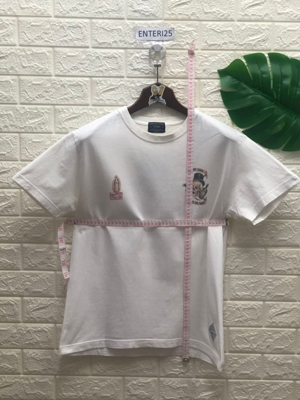 Vintage Virgin Mary / Virgen Maria Faith & Trust in the Crimie Size US M / EU 48-50 / 2 - 4 Thumbnail