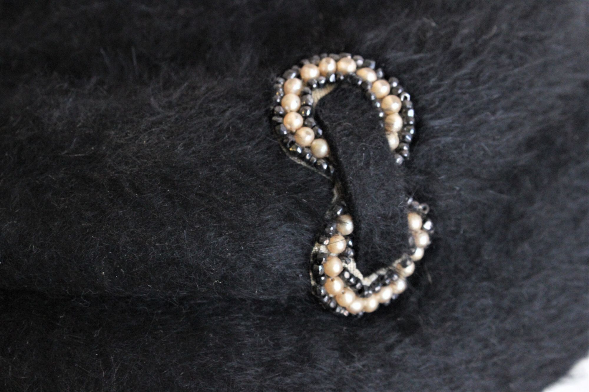 Vintage Vintage 1940s Hat, Black Plate Hat with Faux Pearls, Milline Size ONE SIZE - 6 Thumbnail