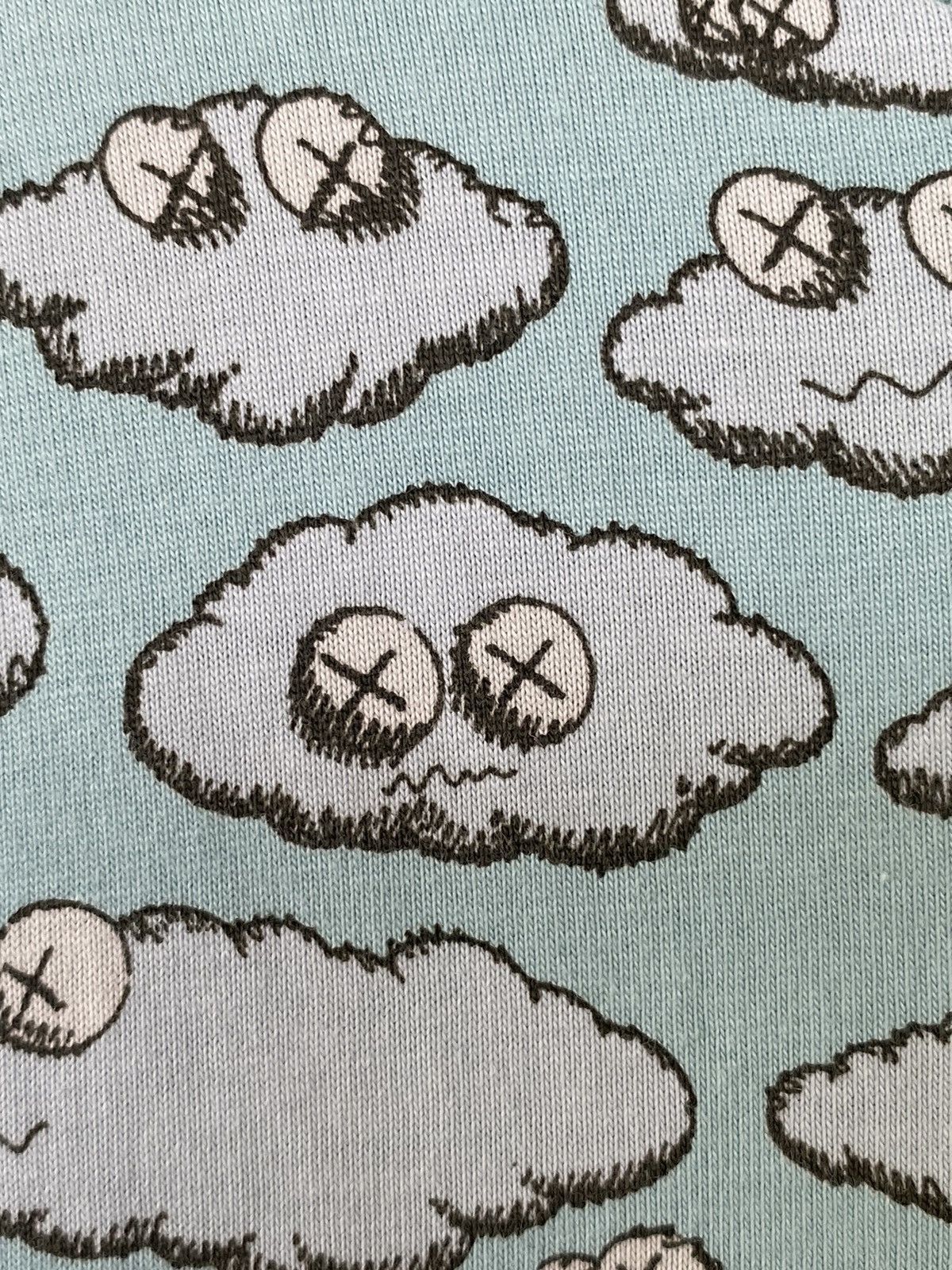 Vintage Rare Uniqlo X Kaws Fullprint Tshirt Size US L / EU 52-54 / 3 - 10 Thumbnail
