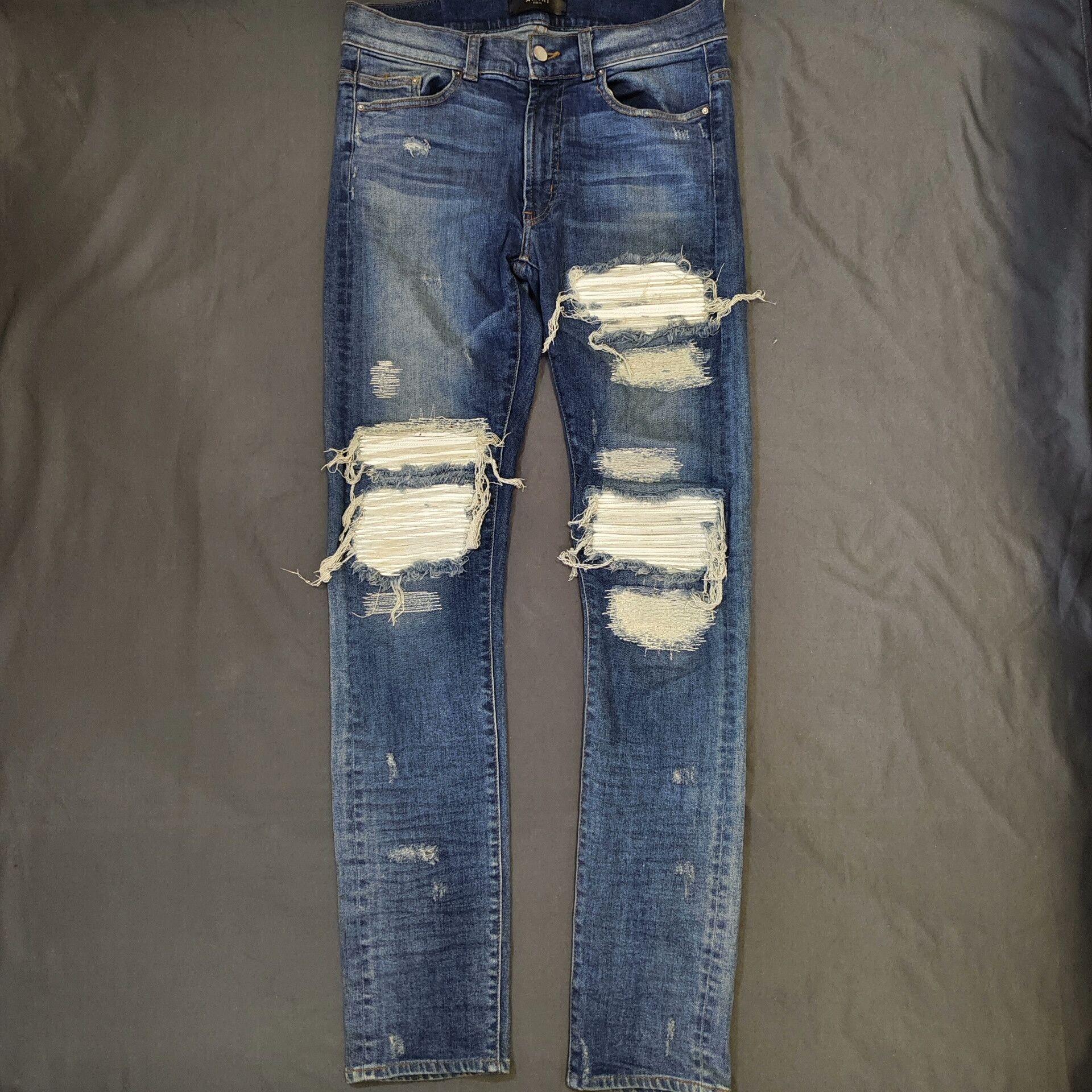 Amiri amiri distressed blue and white jeans Size US 30 / EU 46 - 2 Thumbnail