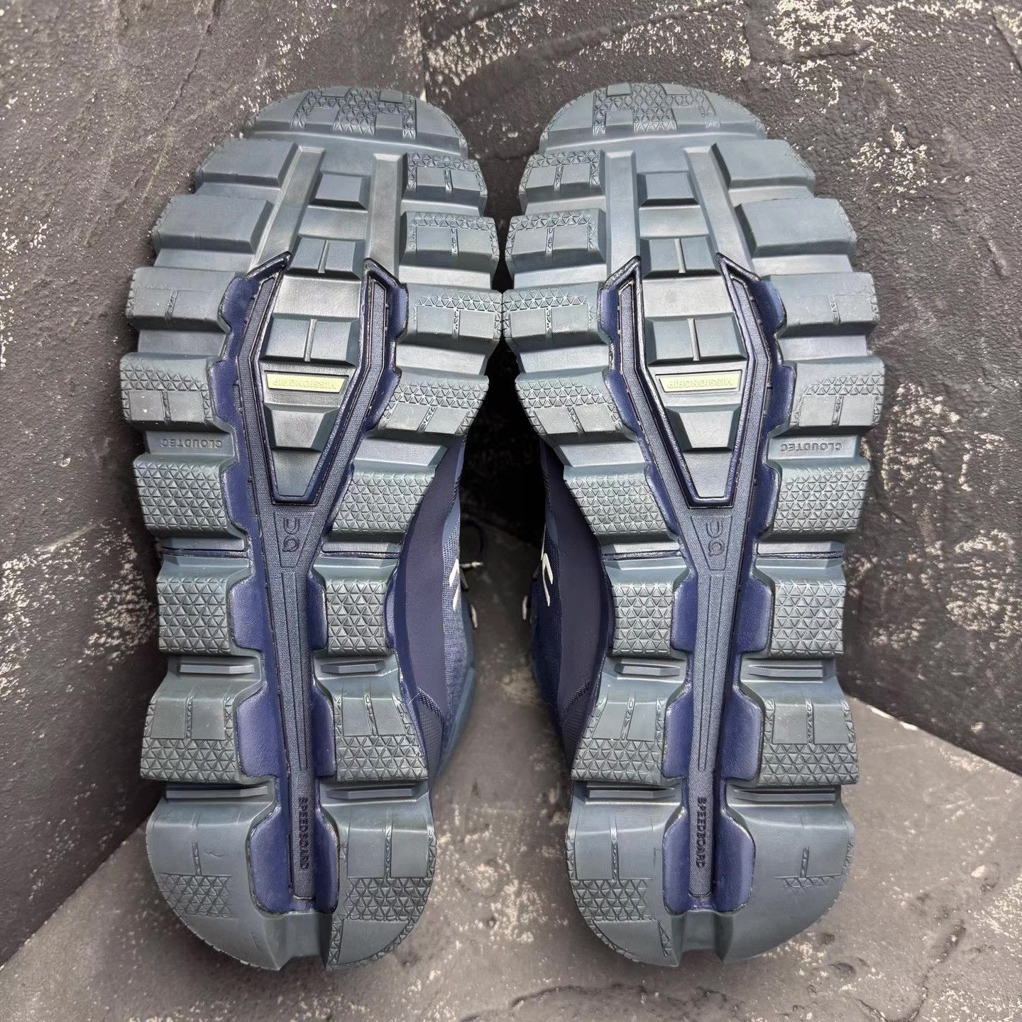On OnRunningLightweight High-Top Running Shoes, Navy Blue Q10 Size US 11 / EU 44 - 3 Thumbnail