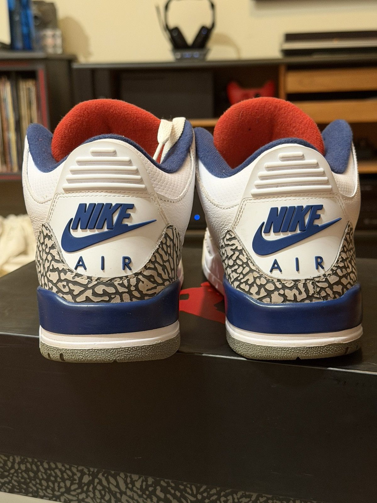 Jordan Brand Air Jordan 3 True Blue 2016 10.5 VNDS Size US 10.5 / EU 43-44 - 3 Thumbnail