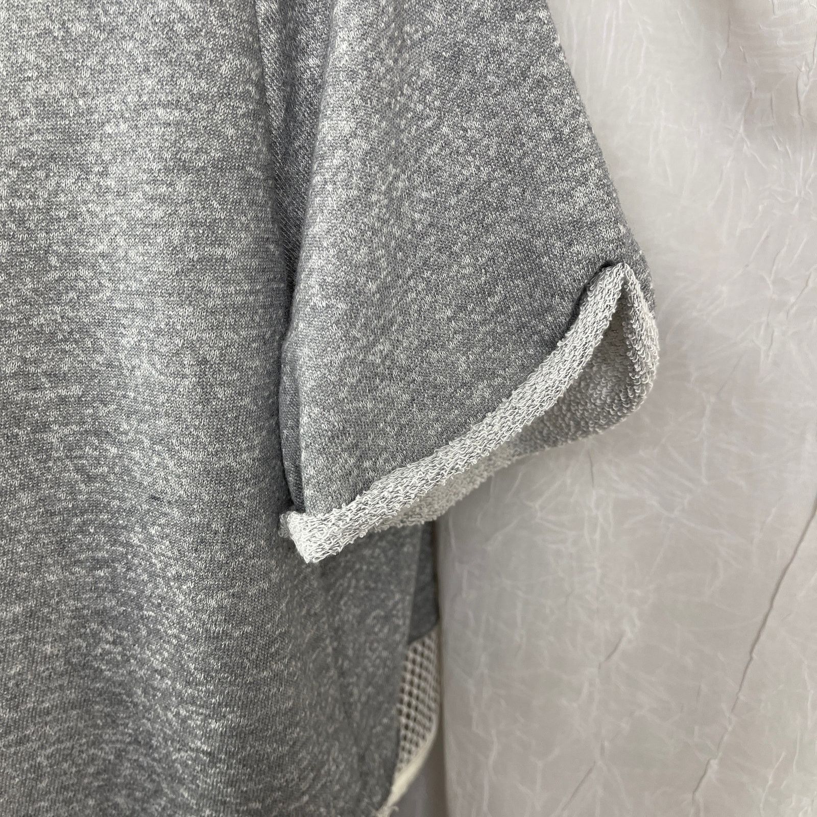 Forever 21 Forever 21 Grey Crop Sweatshirt White Mesh Athletic Top NWT Size L / US 10 / IT 46 - 13 Thumbnail