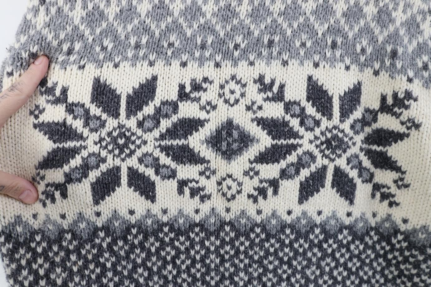 Vintage Vintage 90s Streetwear Snowflake Knit Crewneck Sweater Size US M / EU 48-50 / 2 - 4 Thumbnail