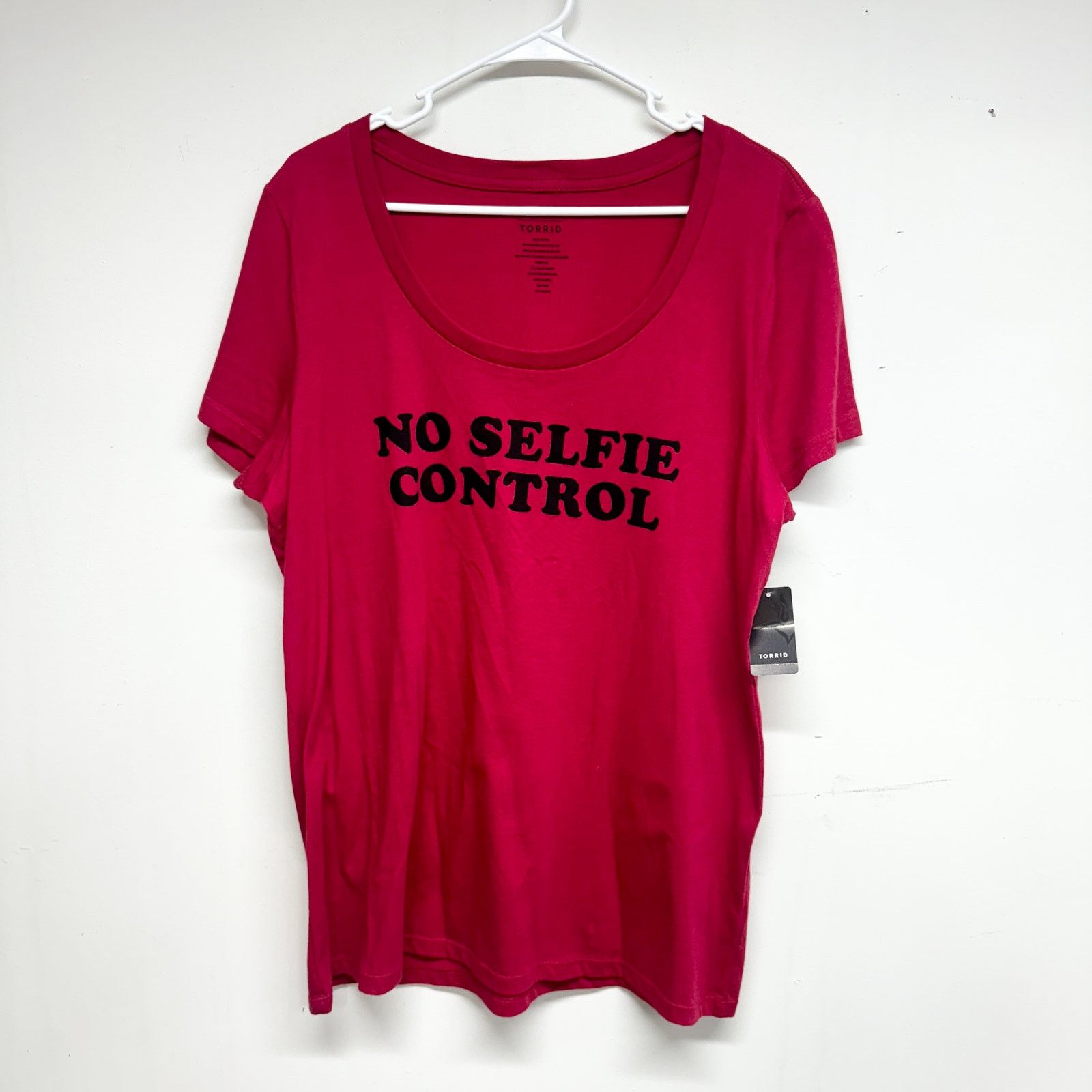 Other Torrid Women "No Selfie Control" Short Sleeve Shirt 1/1X NWT Size XL / US 12-14 / IT 48-50 - 1 Thumbnail