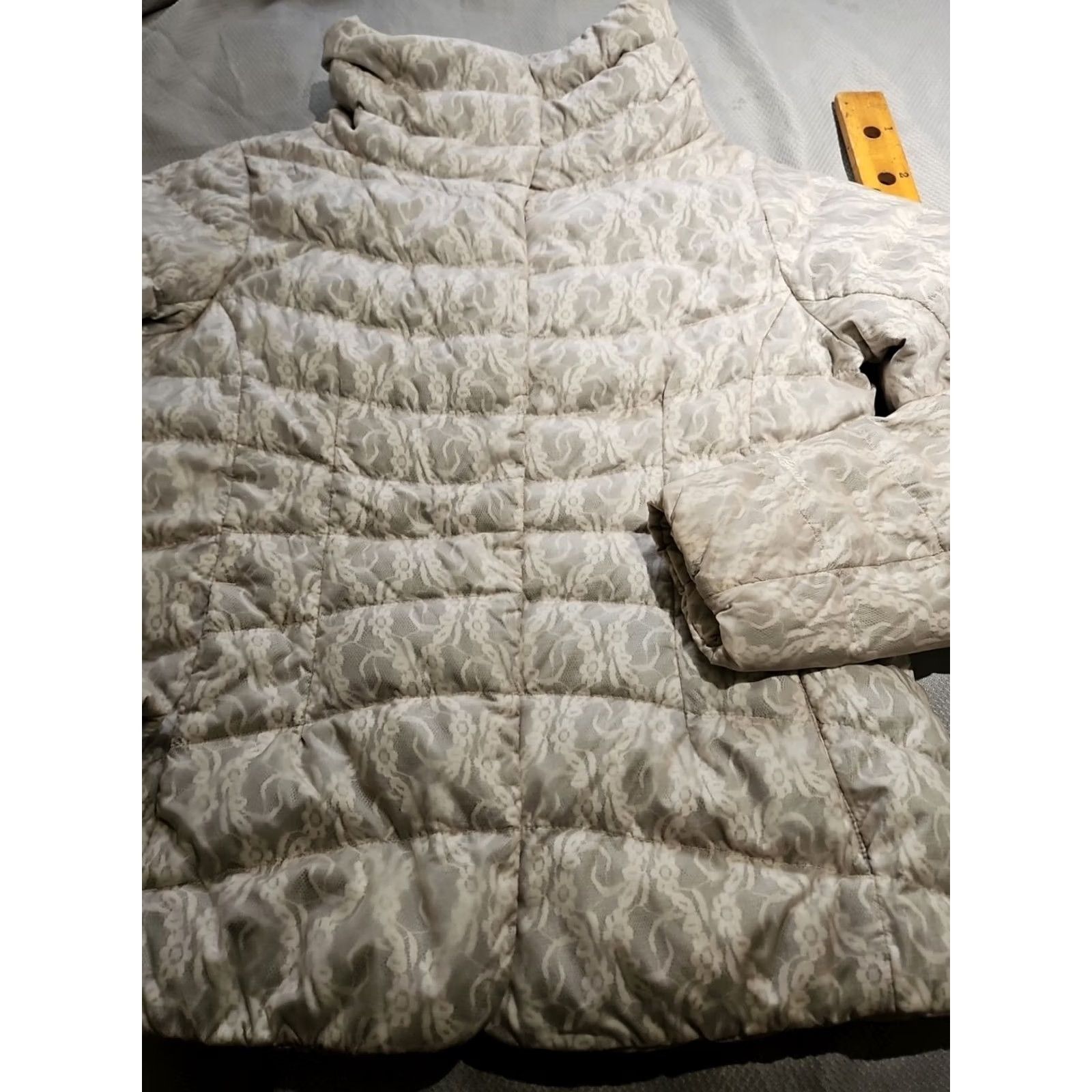 Eddie Bauer VINTAGE Eddie Bauer Womens Jacket Puffer Beige Floral Lace Goose Down Motif Snap Mid-Length Zip Full Zip Pockets Full Zip Size M / US 6-8 / IT 42-44 - 4 Thumbnail