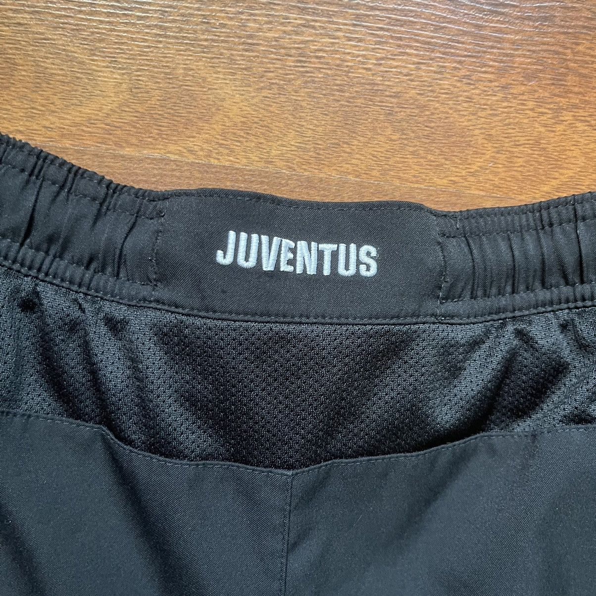 Nike × Vintage JUVENTUS NIKE 2012/2013 FOOTBALL SOCCER AWAY SHORTS Size US 31 - 7 Thumbnail