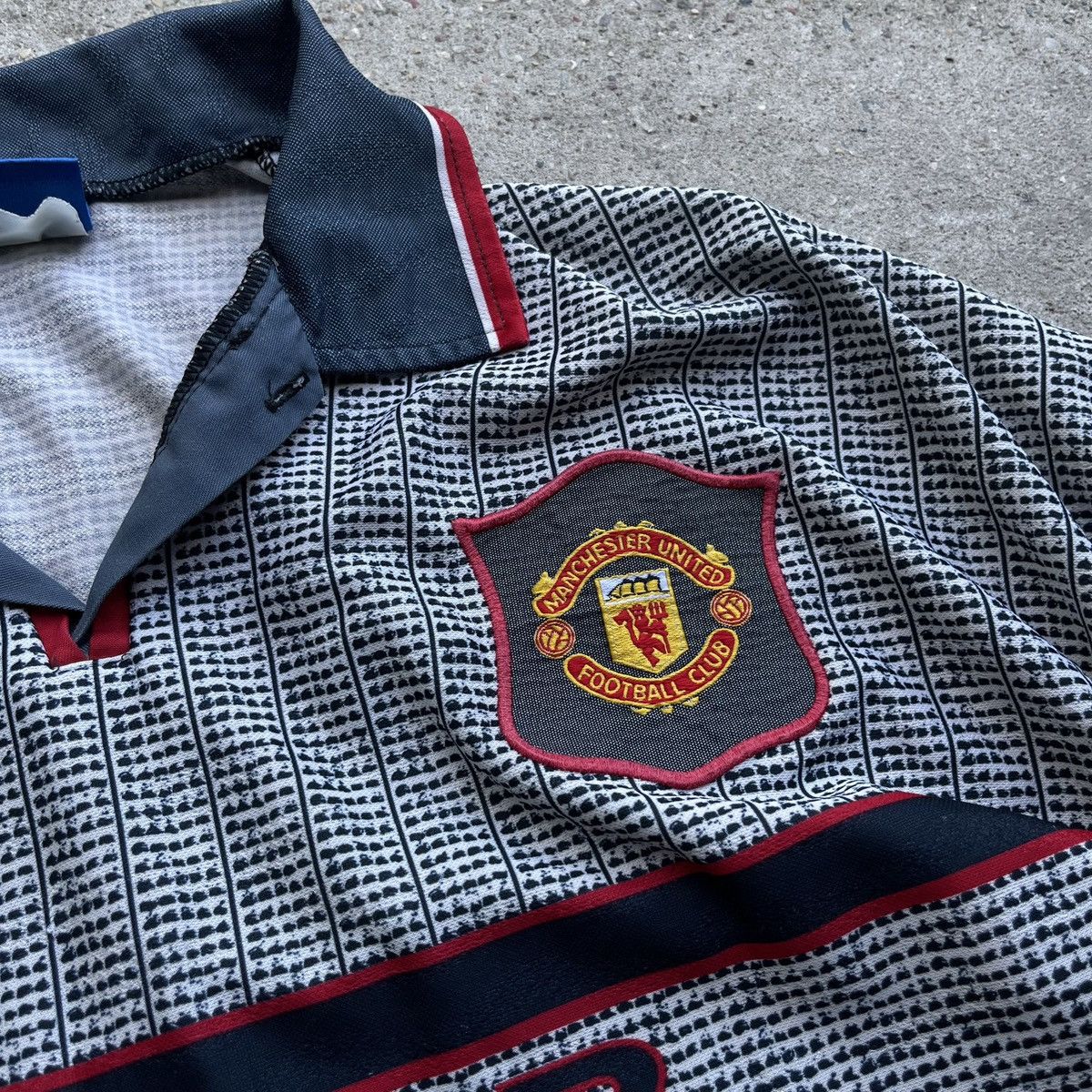 Umbro × Vintage Umbro Manchester United 1995/96 Away Jersey 3rd rare ManU Size US XXL / EU 58 / 5 - 3 Thumbnail