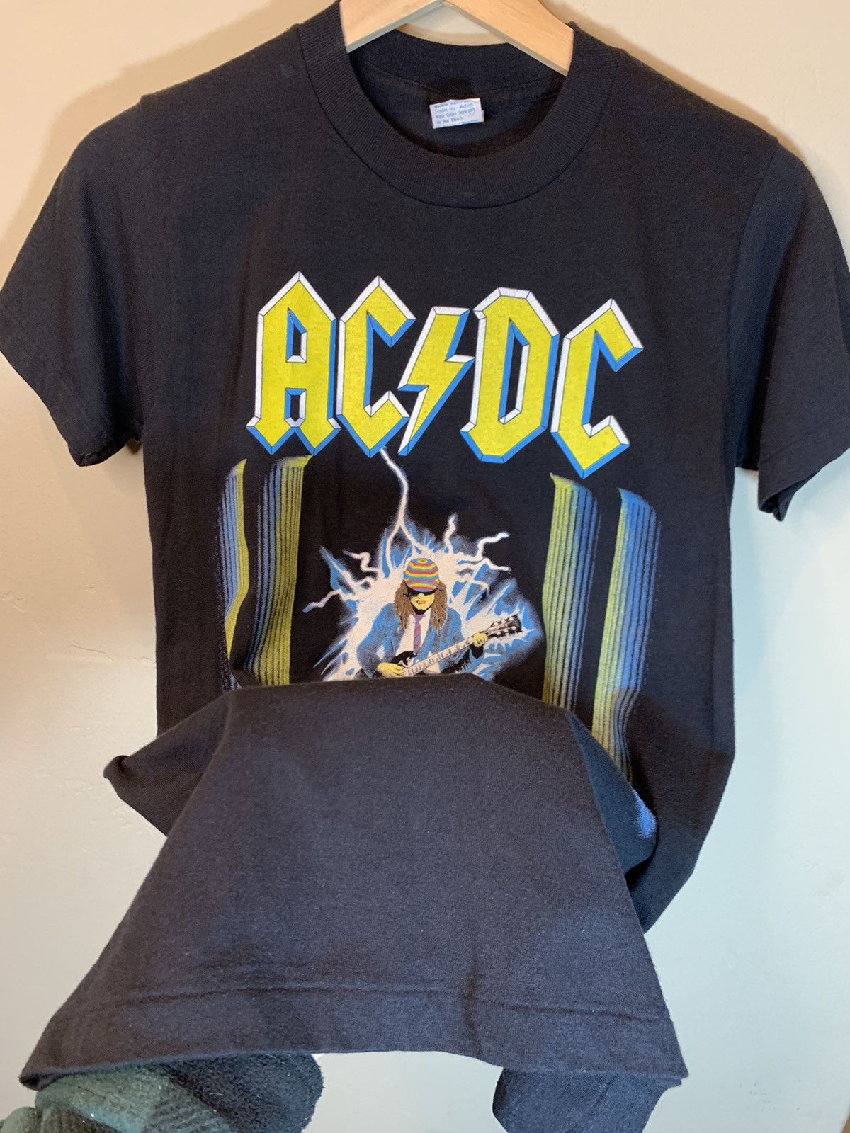 AC/DC × Band Tees × Vintage *RARE* Vintage 1986 AC/DC Who Made Who Single Stitch T-Shirt Size US S / EU 44-46 / 1 - 6 Thumbnail