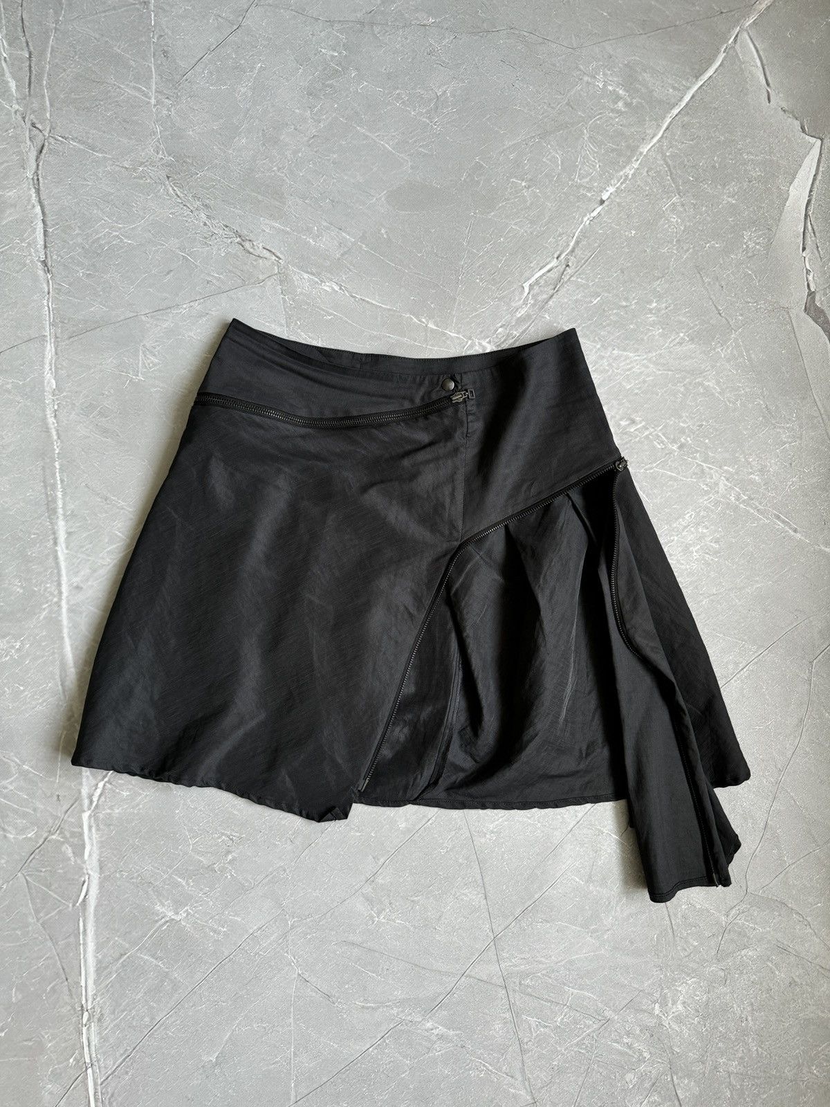 Sarah Pacini Vintage Sarah Pacini Asymetrical Zip Flared Mini Skirt Y2K Size 34" / US 12 / IT 48 - 2 Thumbnail