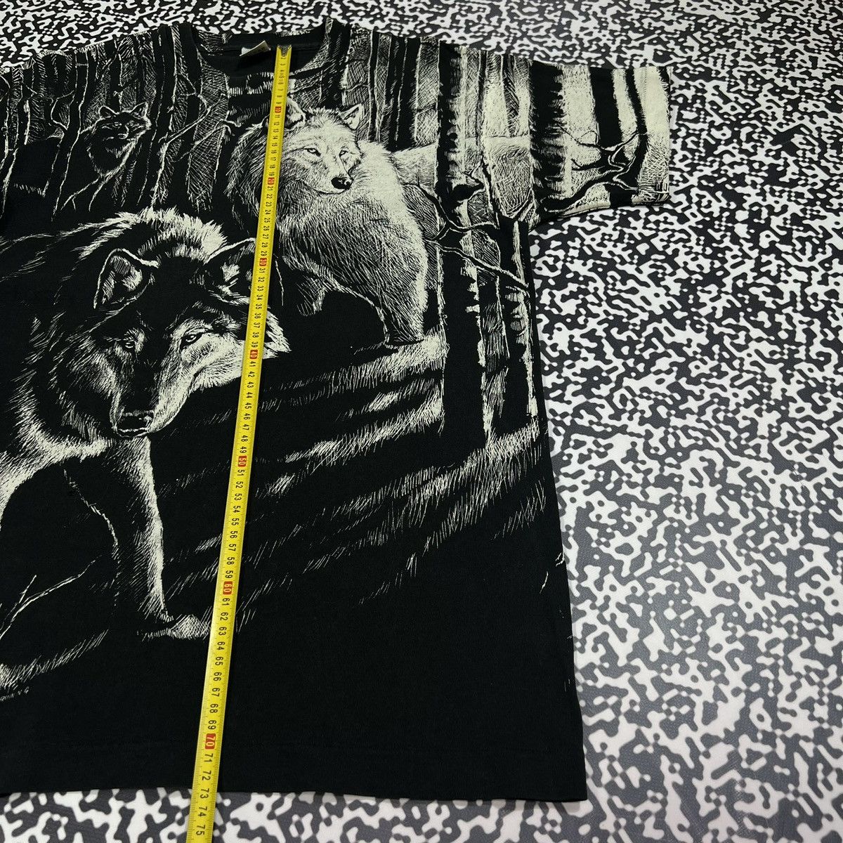 Vintage Vintage 1992 Wolf Harlequin Over Print T-shirt Faded Style Size US L / EU 52-54 / 3 - 14 Thumbnail