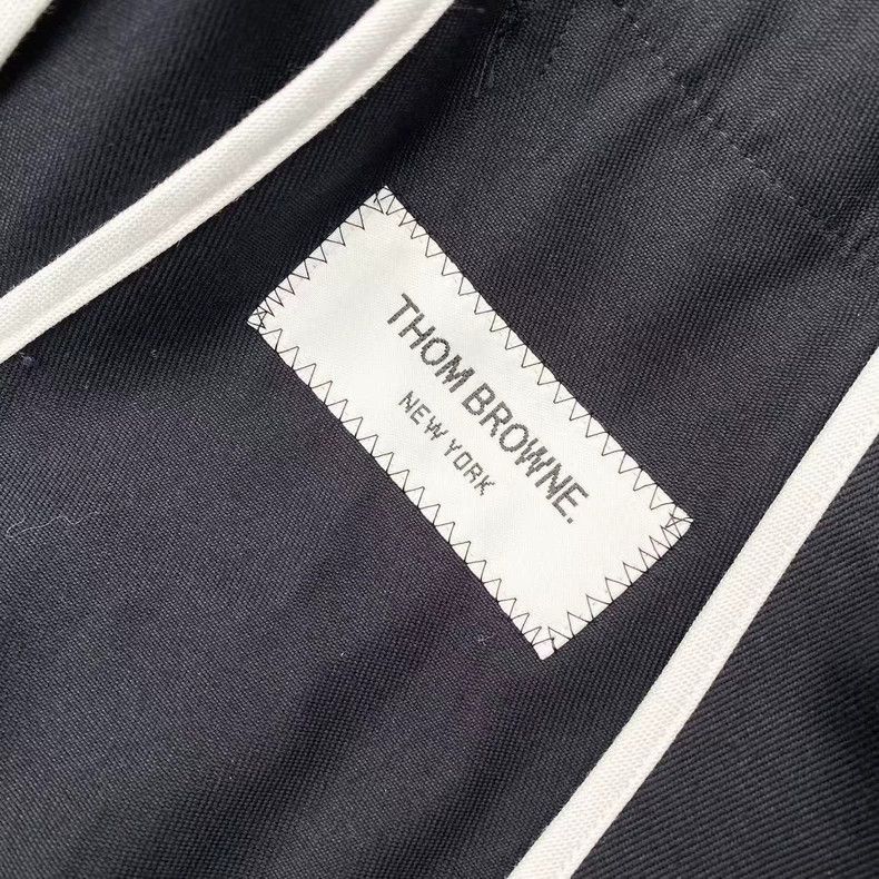 Thom Browne Thom Browne size1 Double-breasted gold buttoned suit Size 36S - 4 Thumbnail