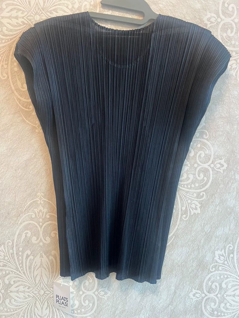 Issey Miyake Issey Miyake size:3 Black pleated top with short sleeves Size S / US 4 / IT 40 - 2 Thumbnail