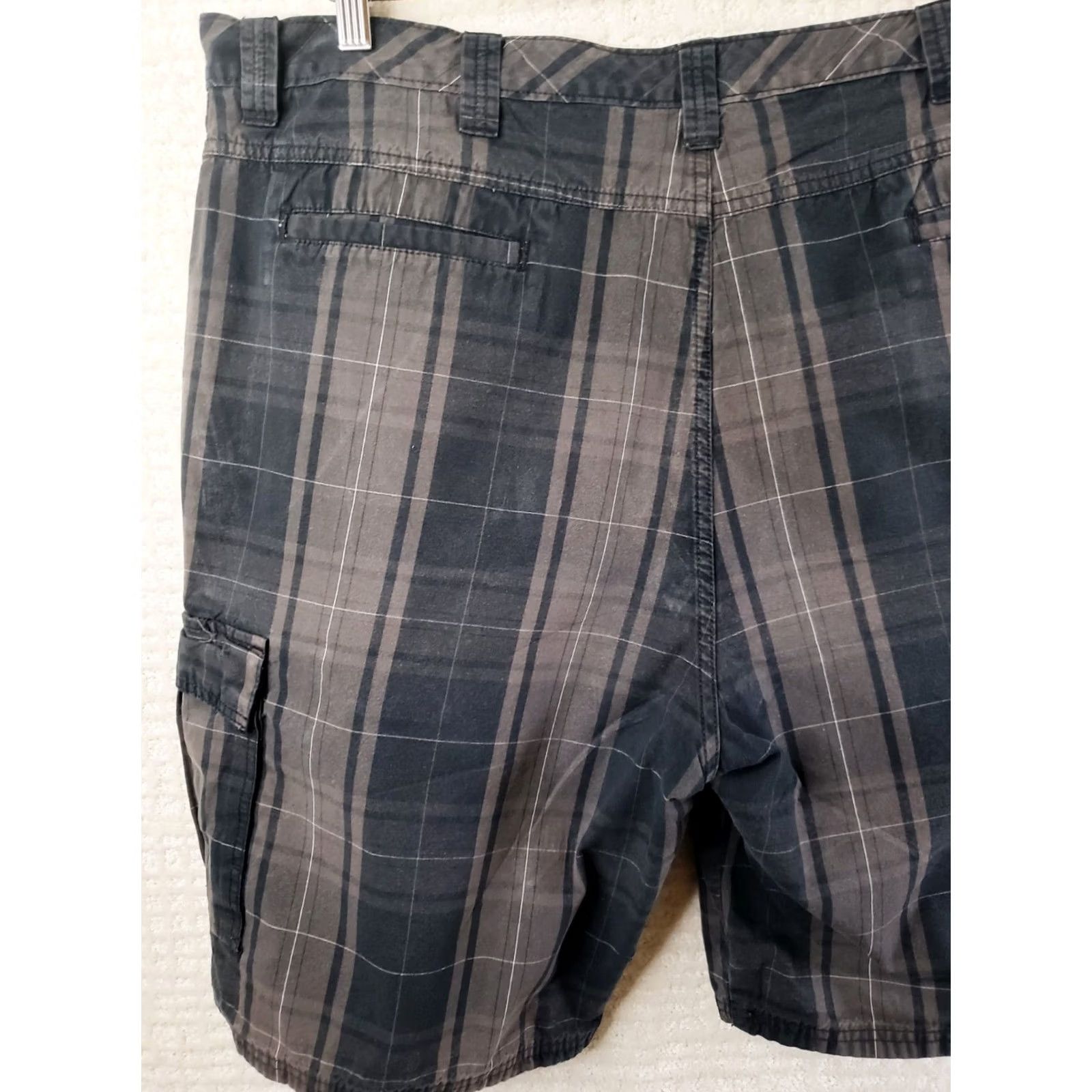 Wrangler Wrangler Men's 40 Flat-Front Relax Comfort-Fit Cargo Shorts Black Brown Plaid Size US 40 / EU 56 - 7 Thumbnail