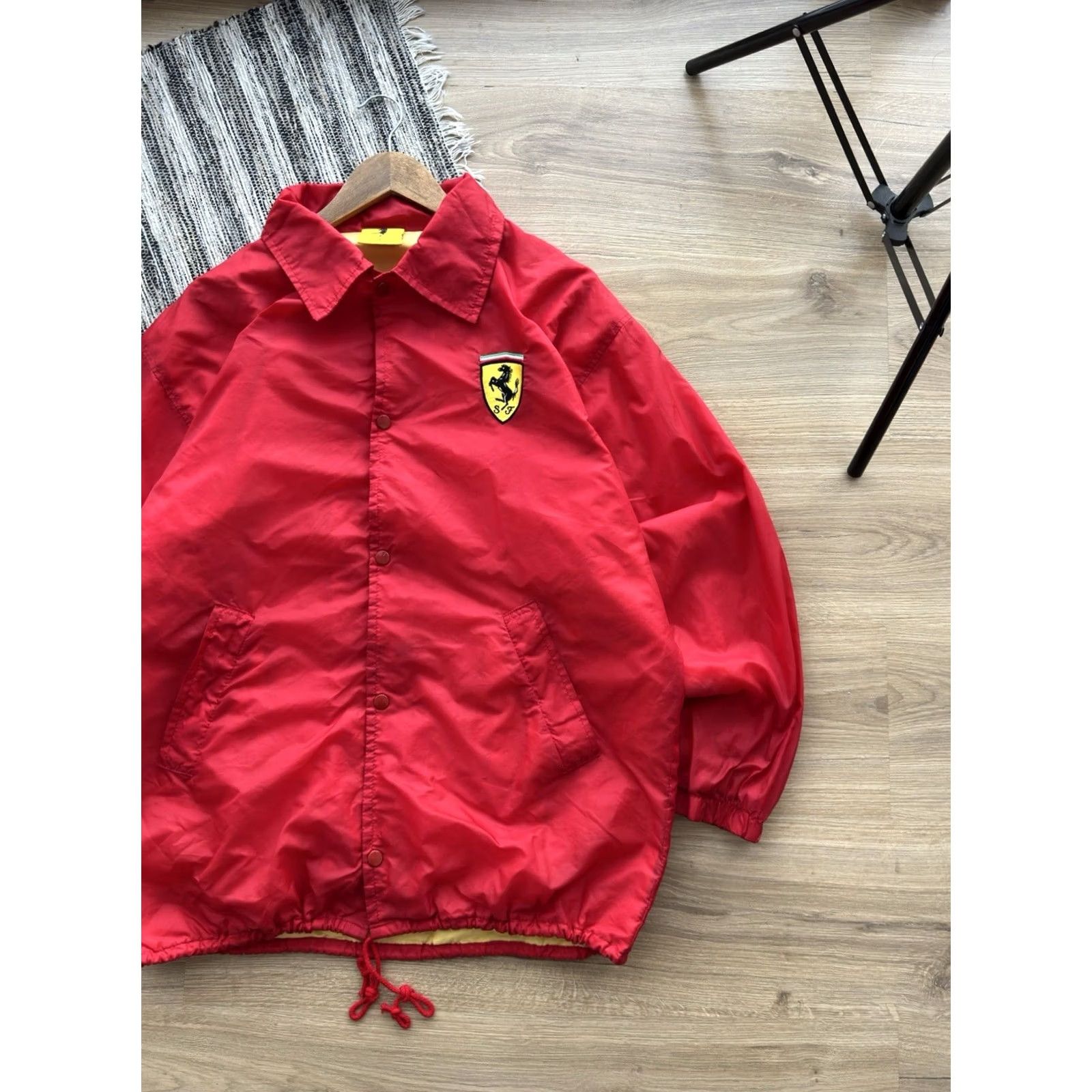 Ferrari VINTAGE Ferrari 1995 Scuderia Racing Formula 1 Red Coach Jacket Size L Men Size US L / EU 52-54 / 3 - 3 Thumbnail