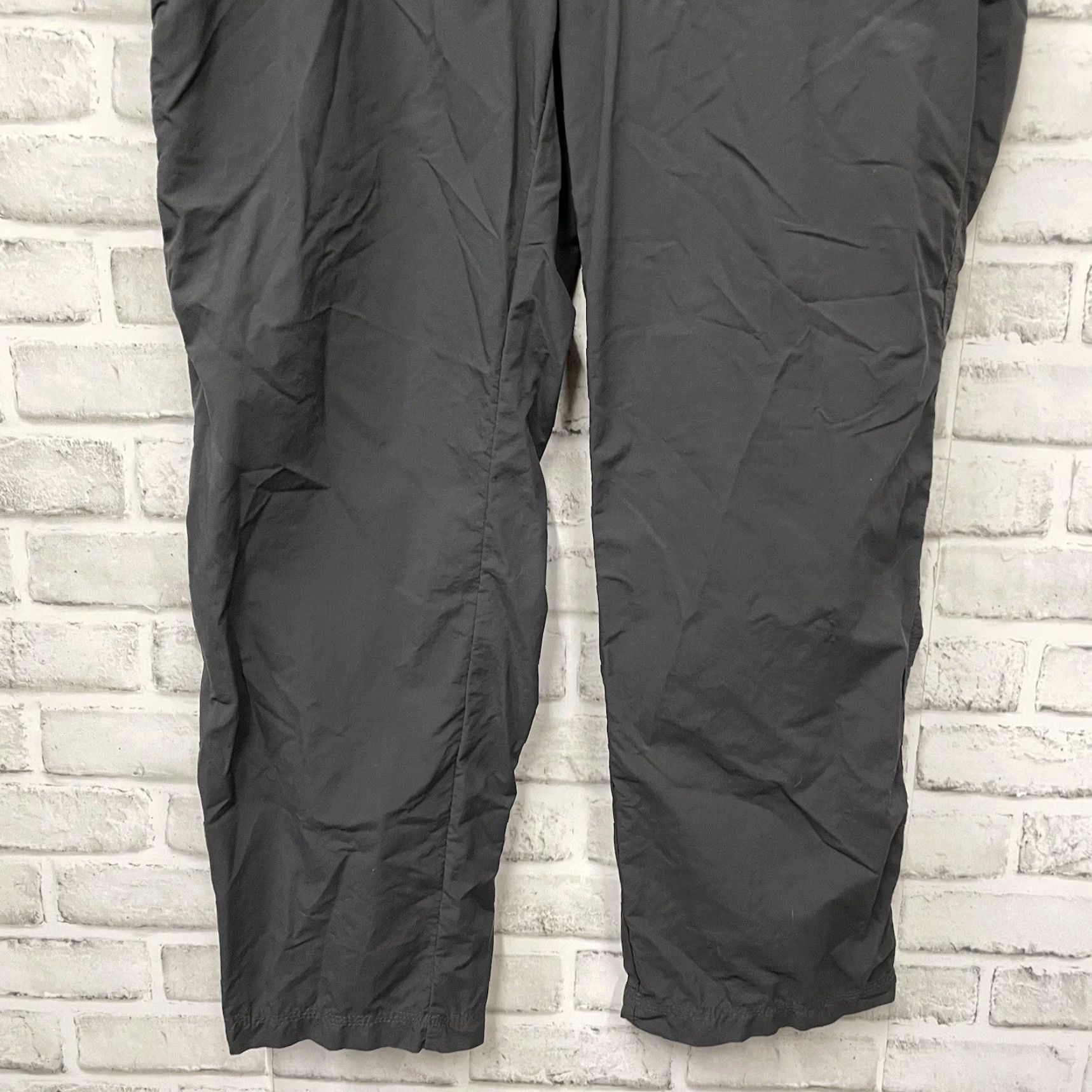 Mountain Hardwear Mountain Hardwear Pants Mens 38x30 Nylon Gray Chino Mountain Hardwear 100% Nylon Pants Mens Size 38x30 Size US 38 / EU 54 - 3 Thumbnail