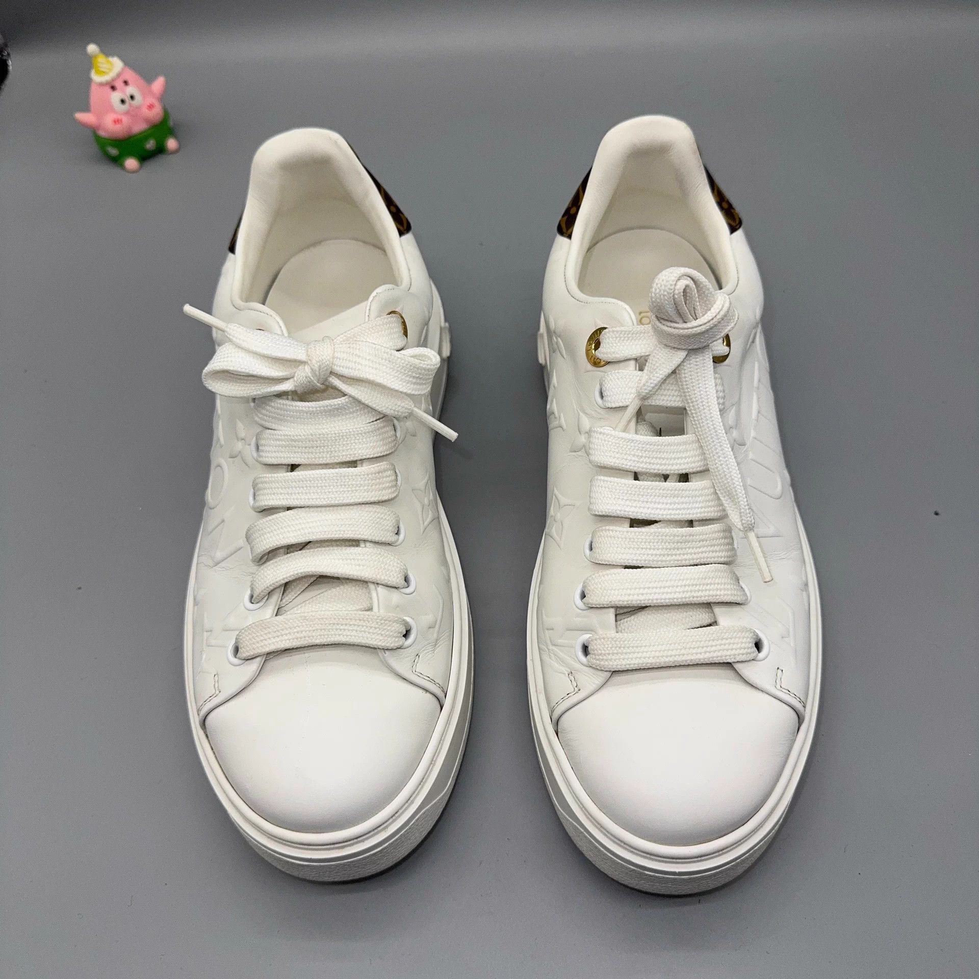 Louis Vuitton LOUIS VUITTON Time Out white 35.5 Size US 4.5 / IT 34.5 - 2 Thumbnail