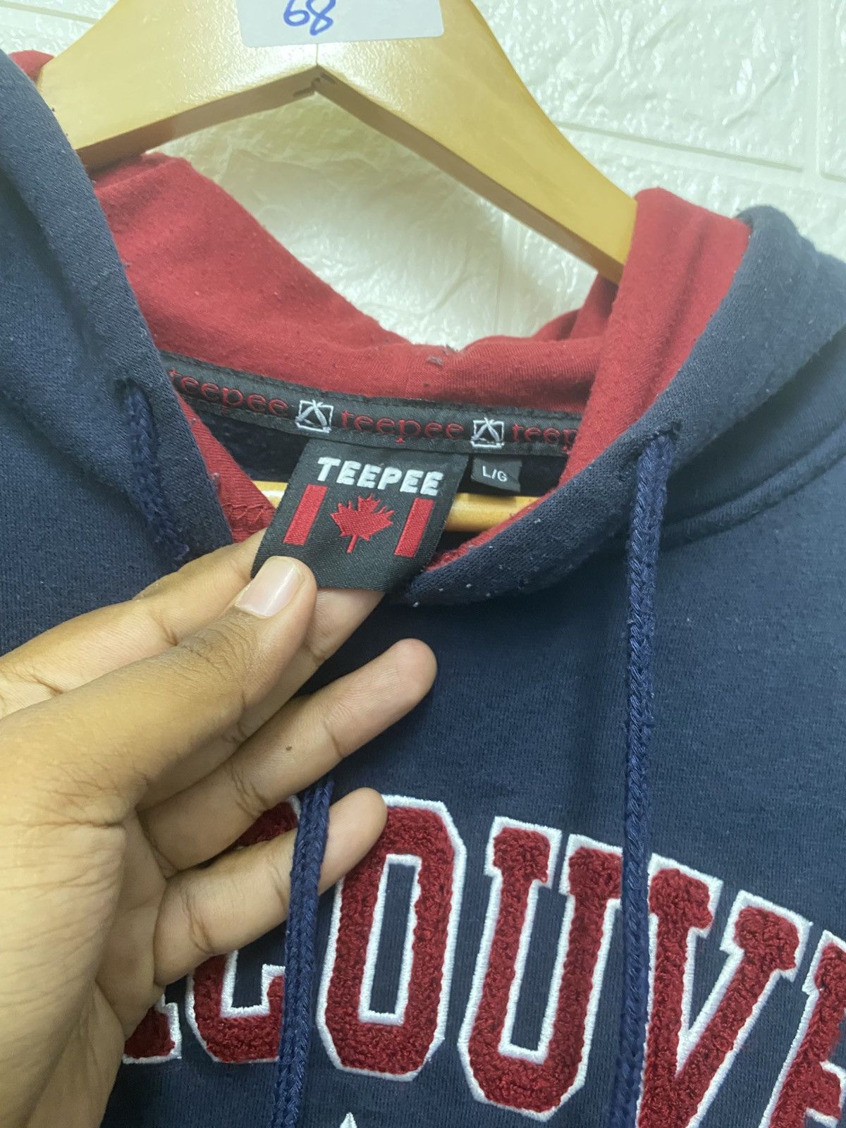 Vintage navy blue Vancouver Canada hooded Size US L / EU 52-54 / 3 - 4 Thumbnail