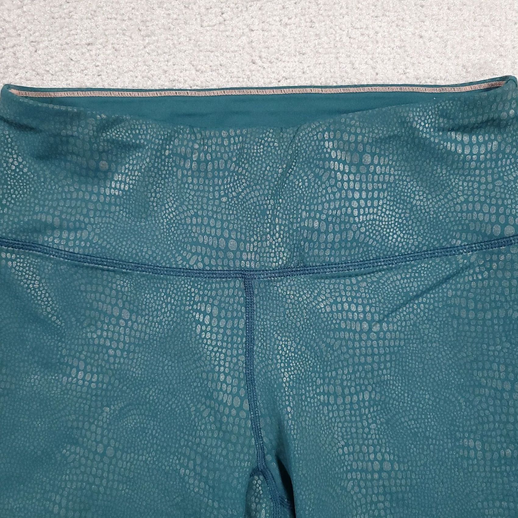 Calvin Klein Calvin Klein Womens Yoga Bike Shorts Green Animal Print Small S Regular Nylon Spandex Lightweight Comfort Inseam 7 in Activewear Outdoor Sports Womens Size 28" / US 6 / IT 42 - 3 Thumbnail