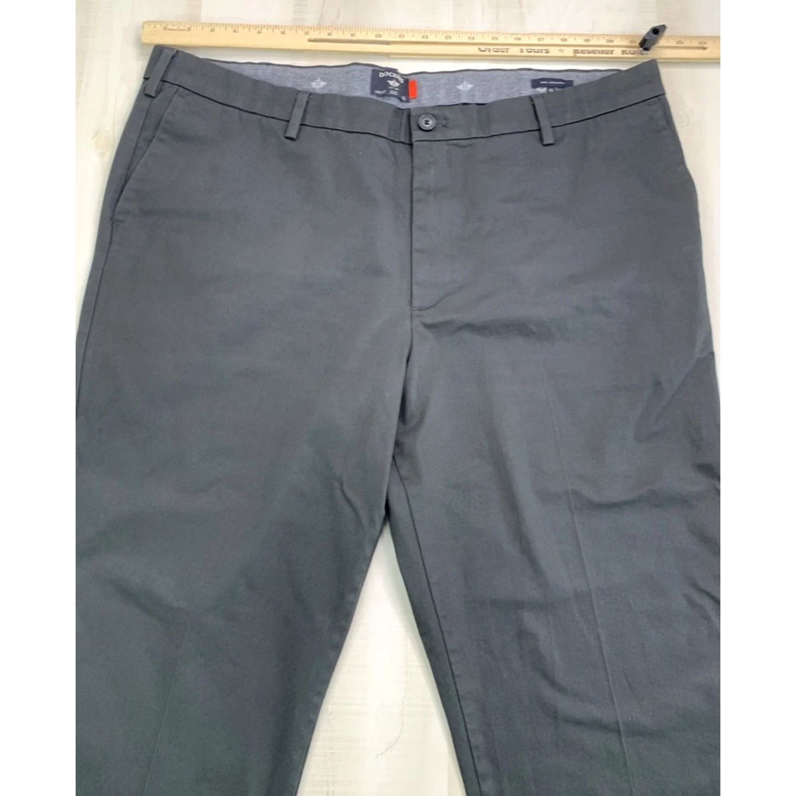 Dockers Dockers Khakis Pants Mens 44x30 Easy Care Classic Beige Gray Solid Zip Casual Business Travel EUC Size US 44 / EU 60 - 2 Thumbnail