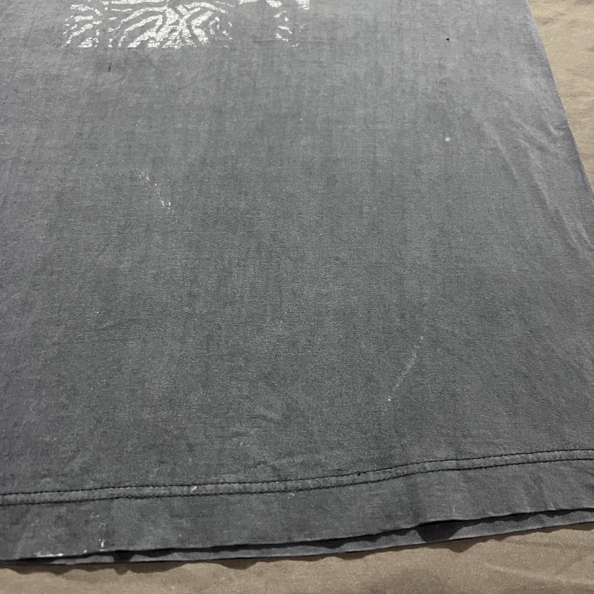Vintage 90s The Invisible Circus Movie Tee Distressed Faded Thrashed Size US S / EU 44-46 / 1 - 9 Thumbnail