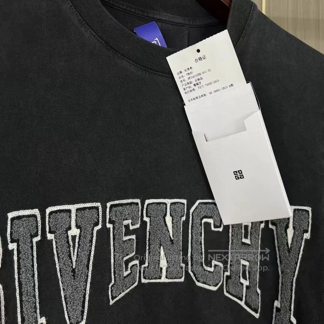 Givenchy Givenchy Short Sleeve Logo T. Size US XS / EU 42 / 0 - 3 Thumbnail