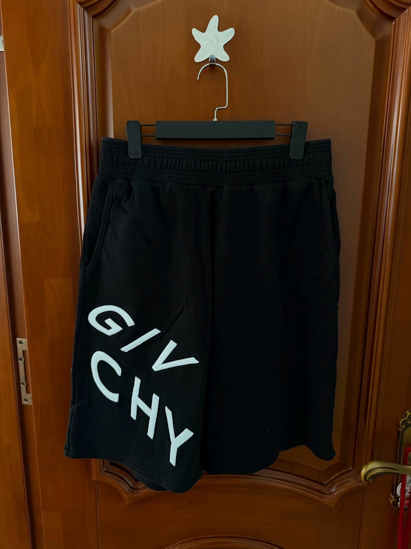Givenchy Givenchy Embroidered Shorts L Men Size US 34 / EU 50 - 1 Thumbnail