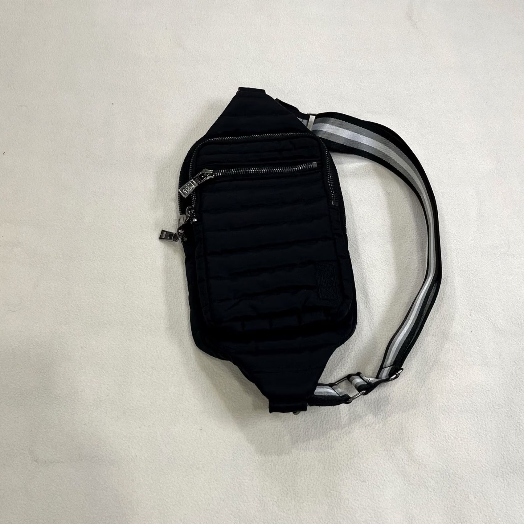 Vintage THINK ROYLN Crossbody Bag Women's Black Polyester Camouflage NBA Logo With Crossbody Style Size ONE SIZE - 2 Thumbnail