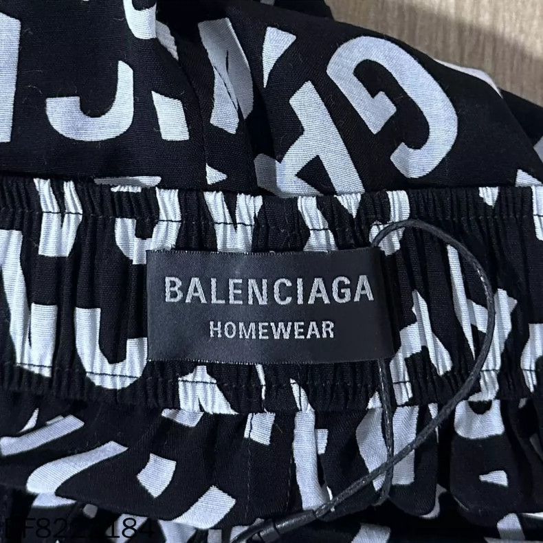 Balenciaga Balenciaga Bullet screen full of logo shorts Size US 32 / EU 48 - 6 Thumbnail