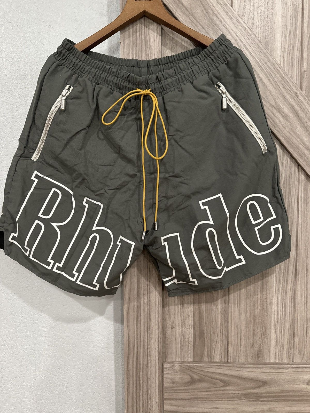 Rhude Logo shorts Sz XL NWT