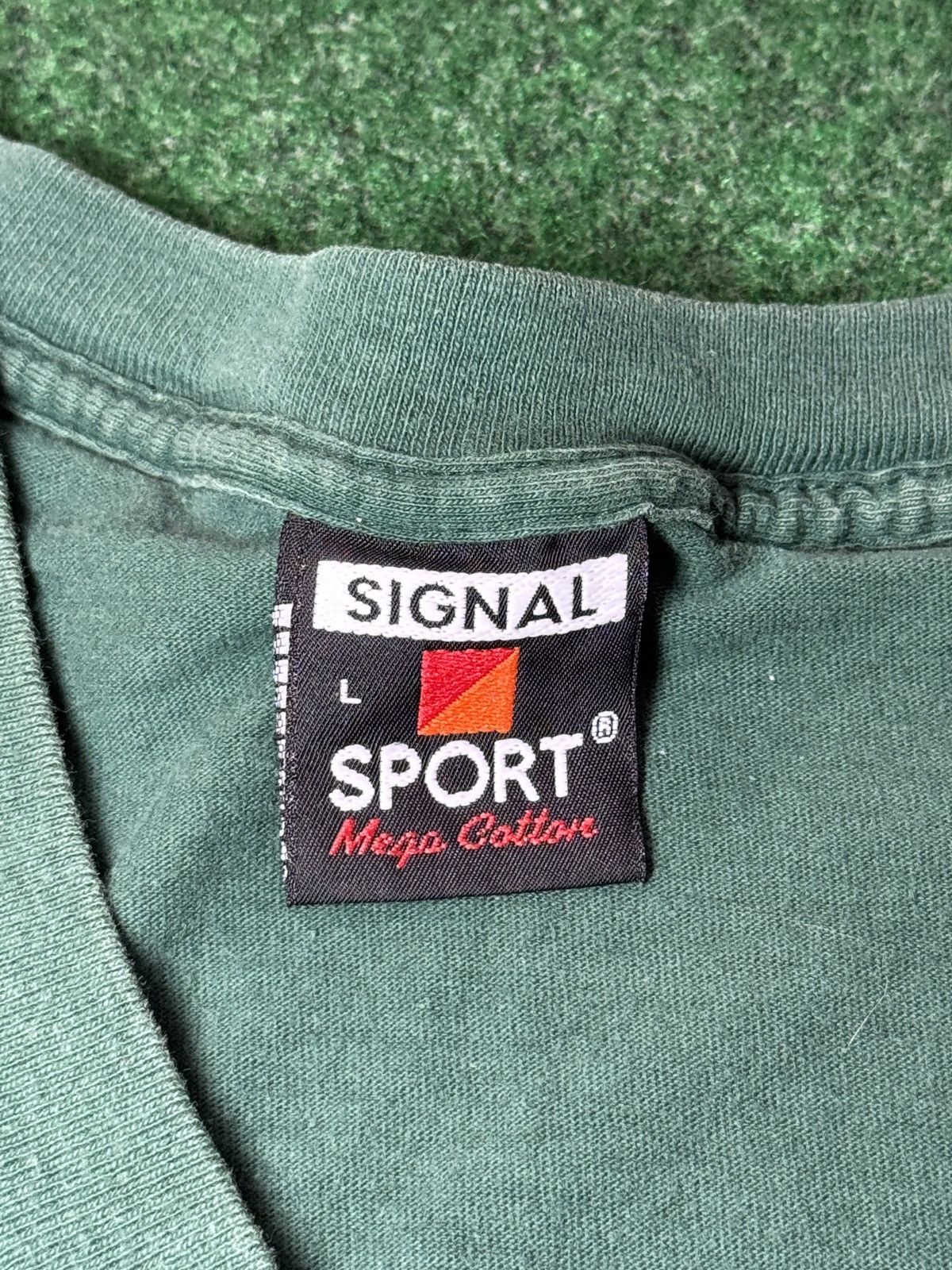 Signal Sport Vintage 90s Hawaii Longboard Surf Team Surfer Go Big T Shirt Size US L / EU 52-54 / 3 - 3 Thumbnail