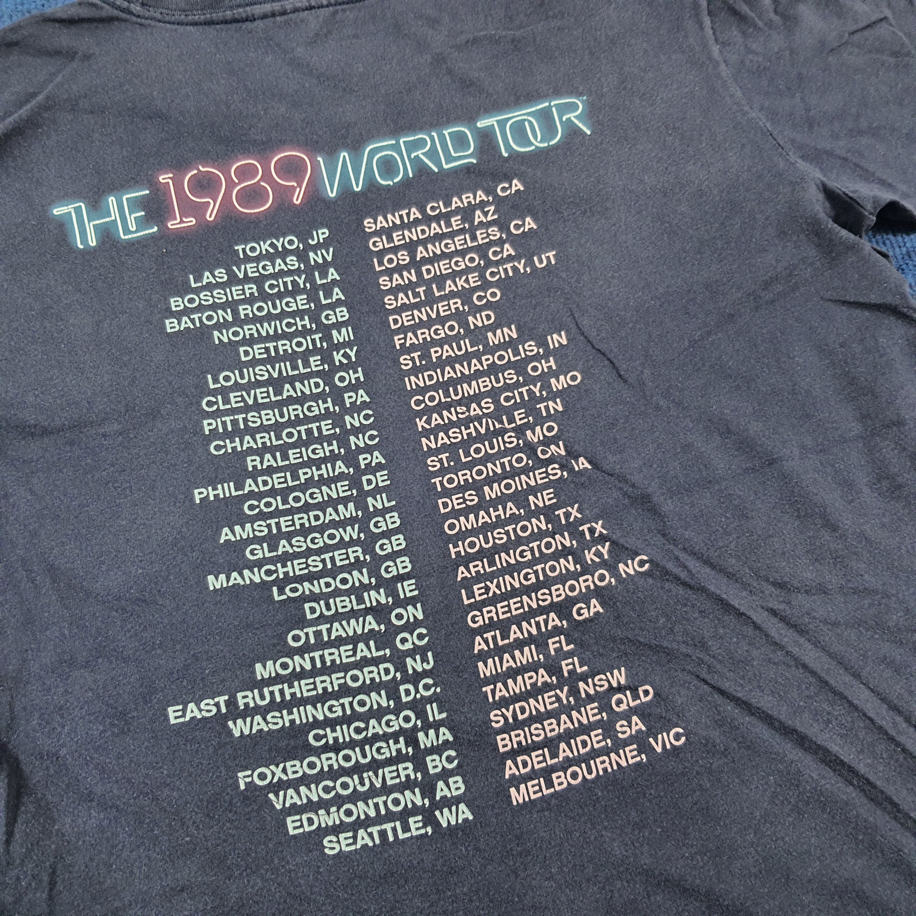 Band Tees Vintage Taylor Swift The 1989 World Tour Tshirt C301N2 Size US M / EU 48-50 / 2 - 5 Thumbnail