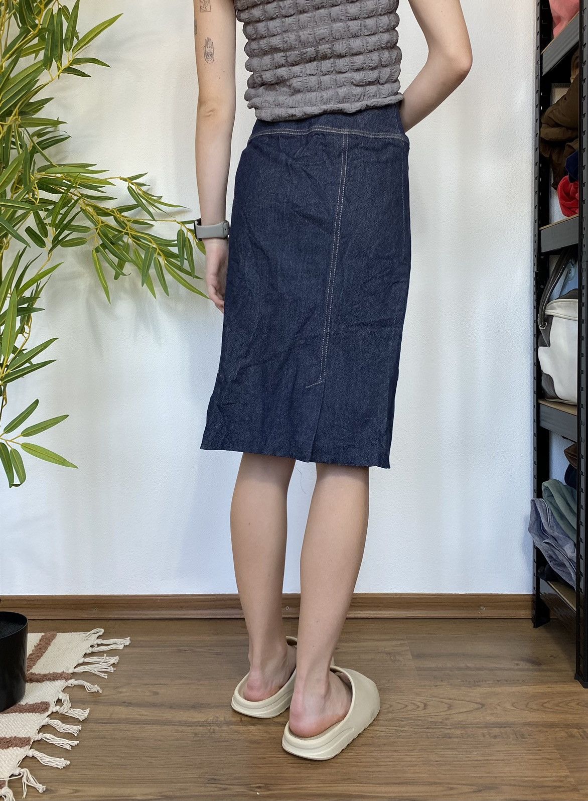 Dolce & Gabbana VINTAGE DOLCE&GABBANA CLASSIC MIDI SKIRT Size 26" / US 2 / IT 38 - 9 Thumbnail