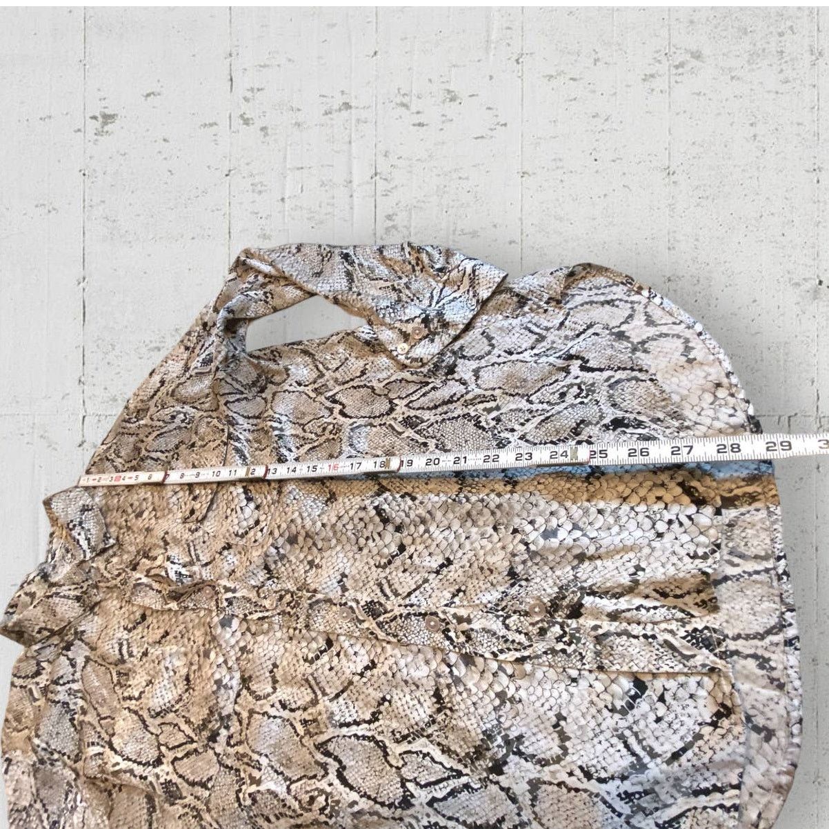 Equipment Equipment Femme 100% Silk Gray Snake Print Button Shirt L Size L / US 10 / IT 46 - 4 Thumbnail