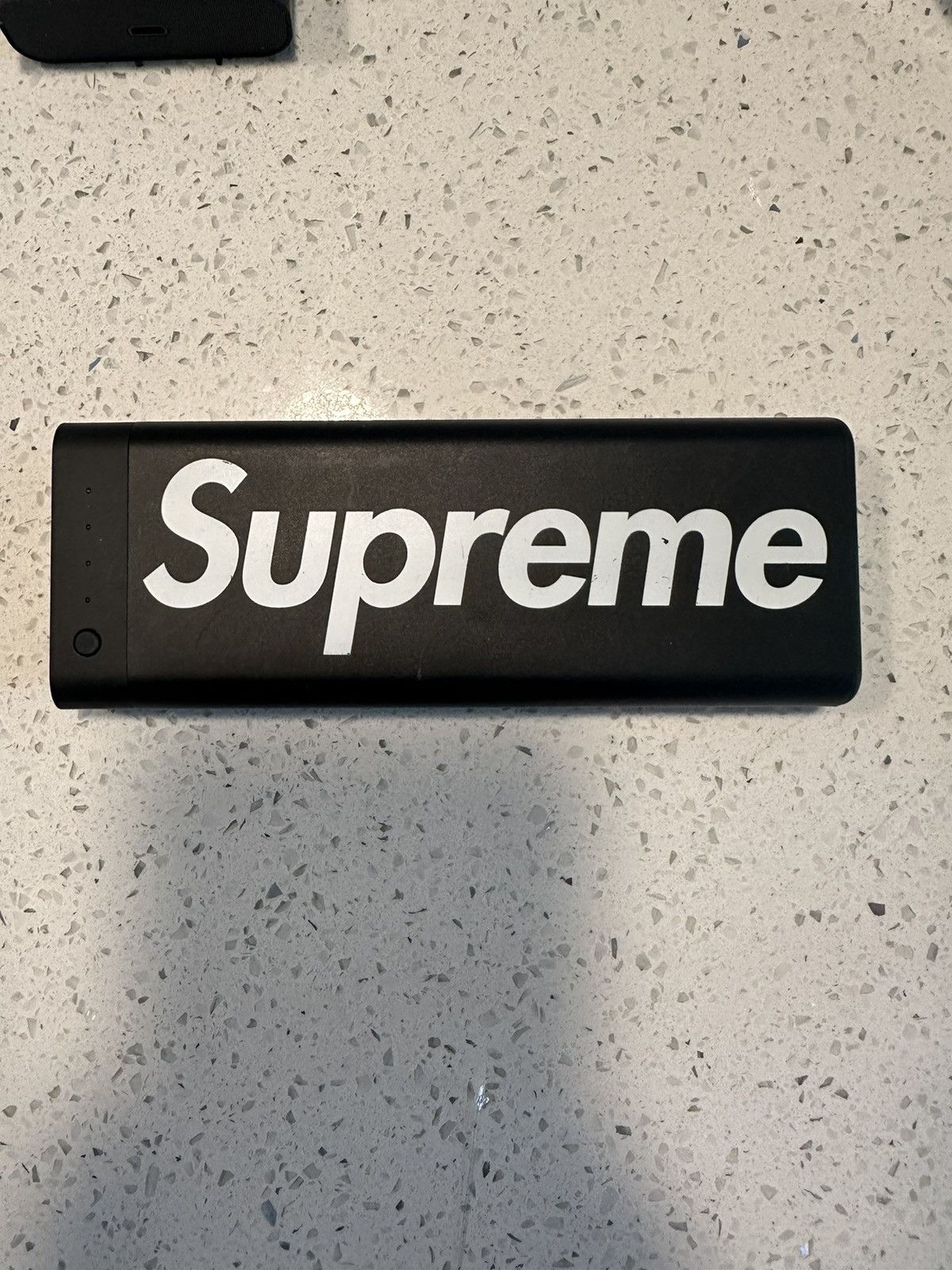 Mophie × Supreme Supreme 20K Mophie Charger Size ONE SIZE - 1 Preview