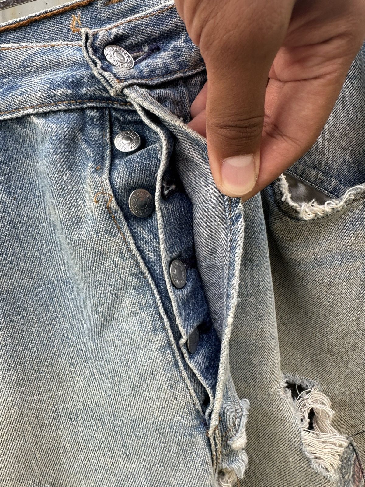 Levi's Vintage Clothing 👹Vintage THRASHED Levis 501 Patchwork Baggy Jeans Size US 33 - 12 Thumbnail