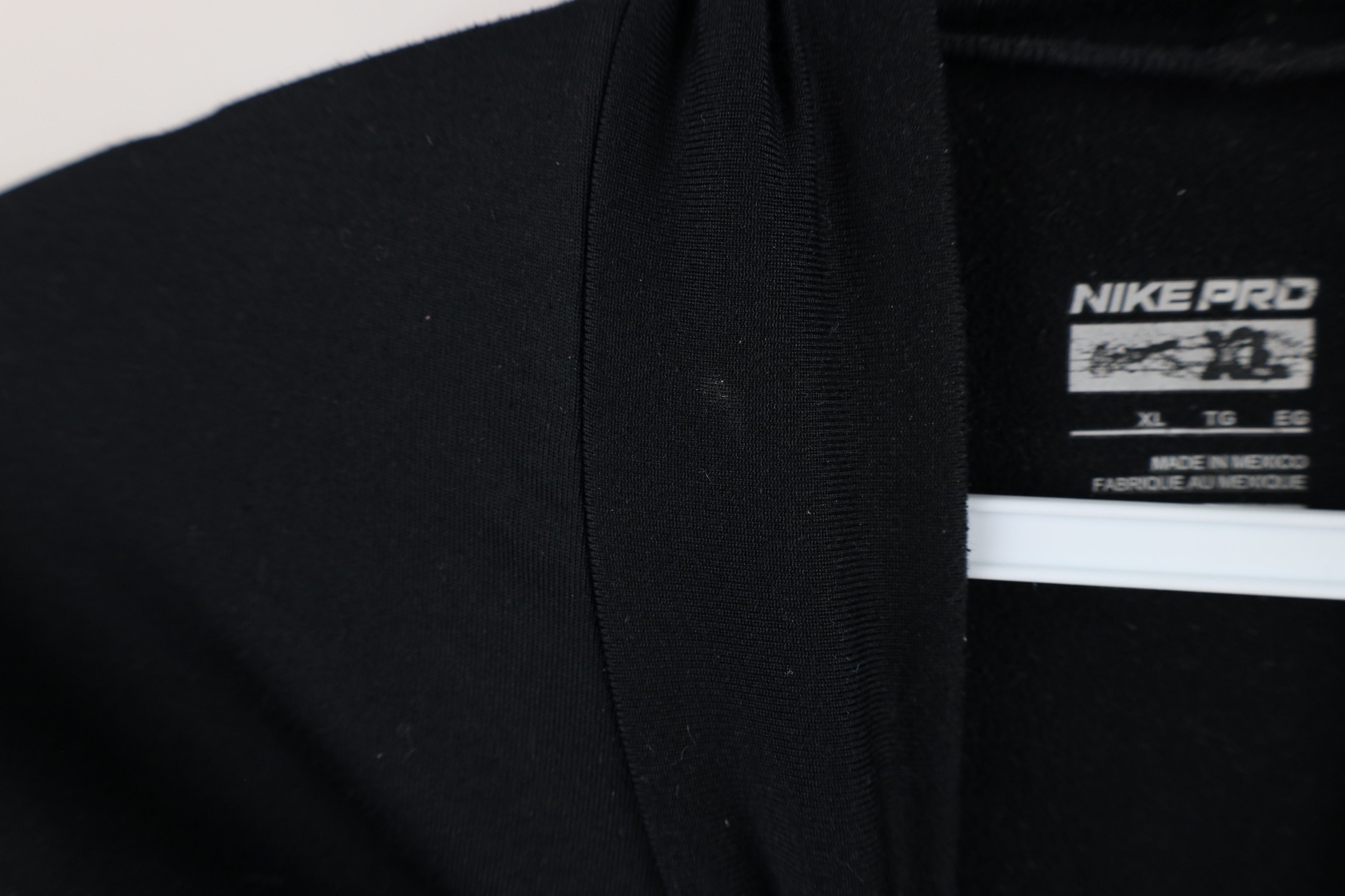 Vintage Vintage Nike Pro Lined Mock Neck Outdoor Training T-Shirt Size US XL / EU 56 / 4 - 5 Thumbnail