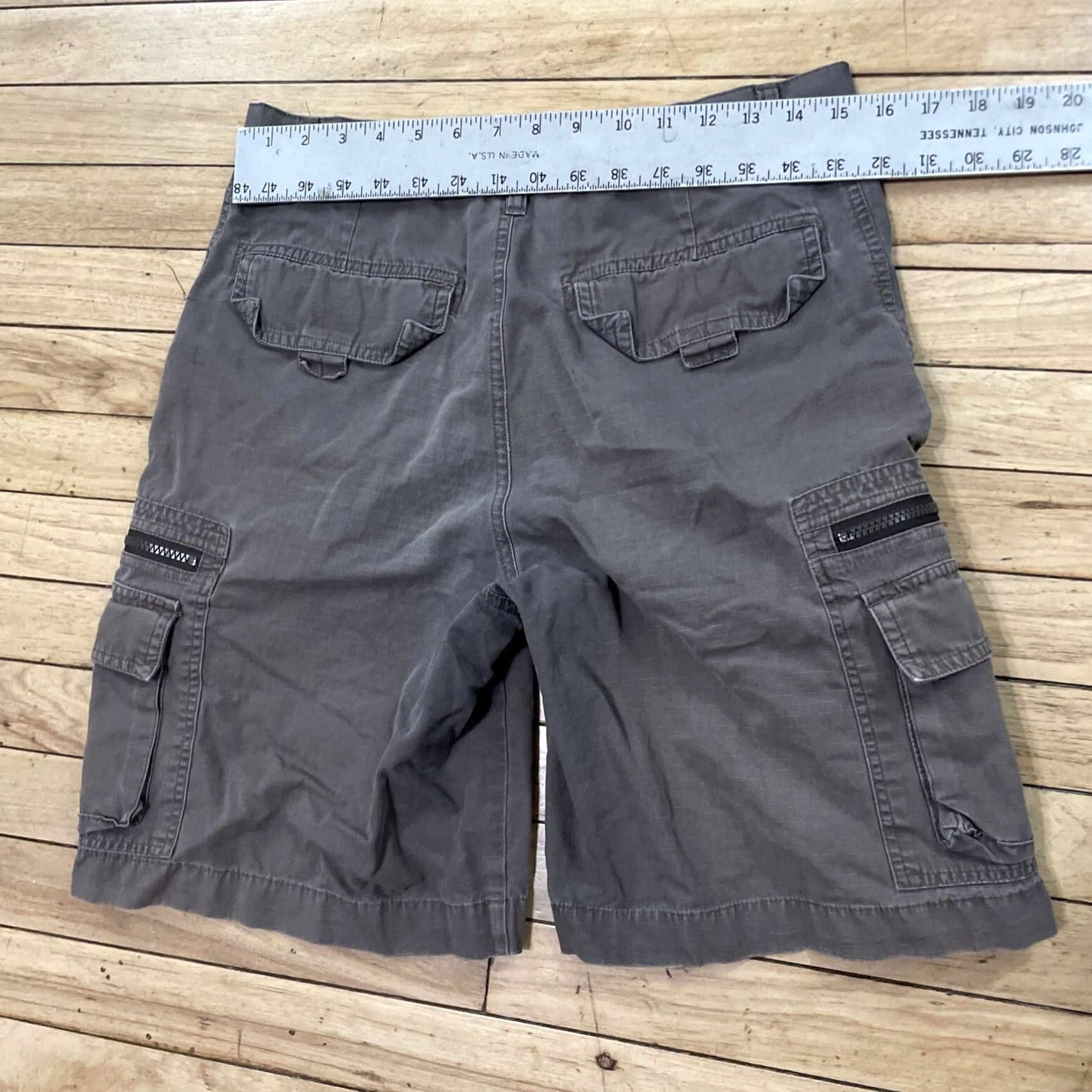 Old Navy VINTAGE Old Navy Cargo Shorts Men W 30 Gray Brown Zip Pockets 90s Y2K Bleach Fade Cargo Shorts Mens 30x9 Size US 30 / EU 46 - 7 Thumbnail