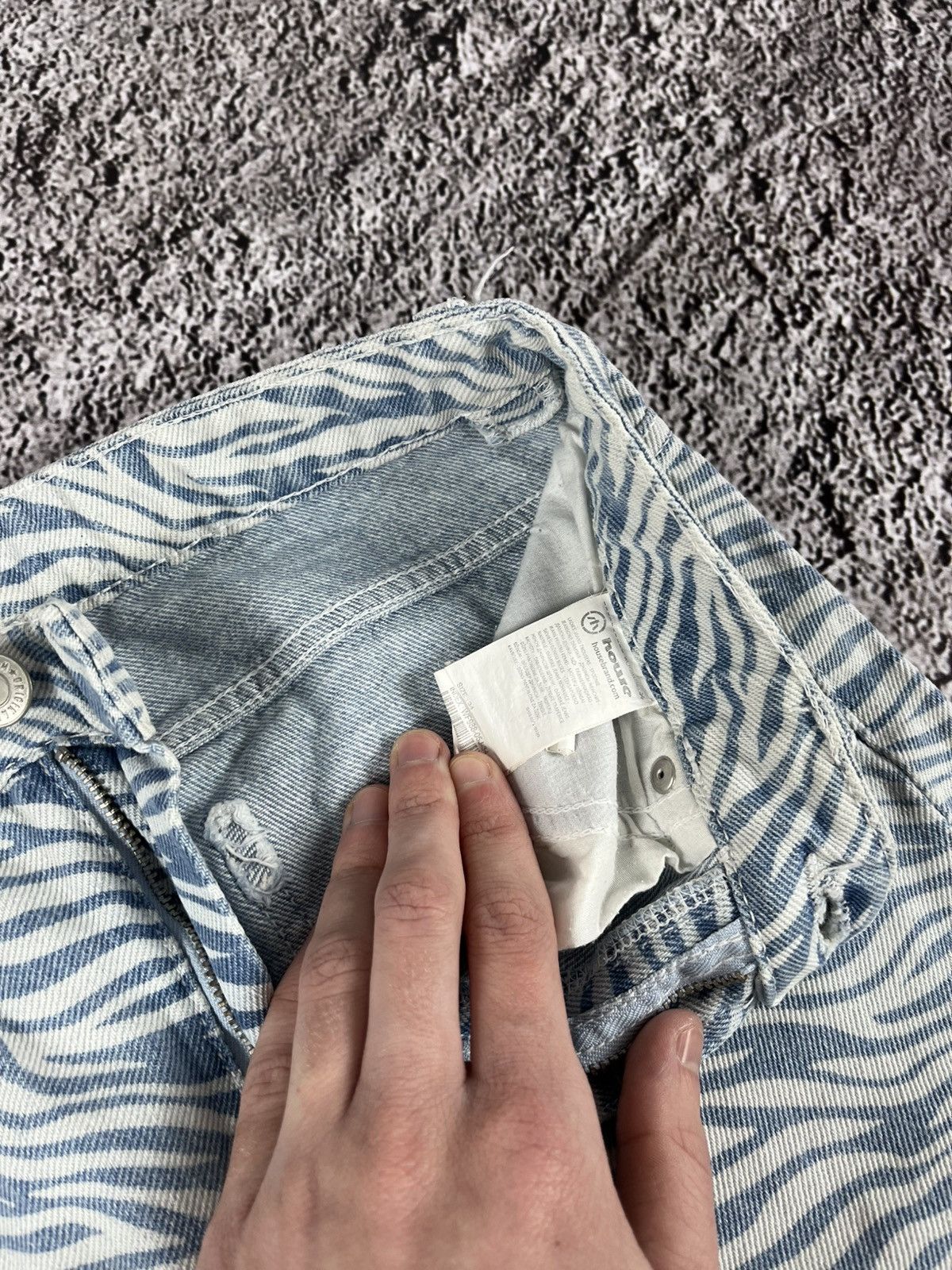 Japanese Brand Vintage Y2K zebra jeans streetwear juicy style avantgarde Size 25" / US 0 / IT 36 - 9 Thumbnail