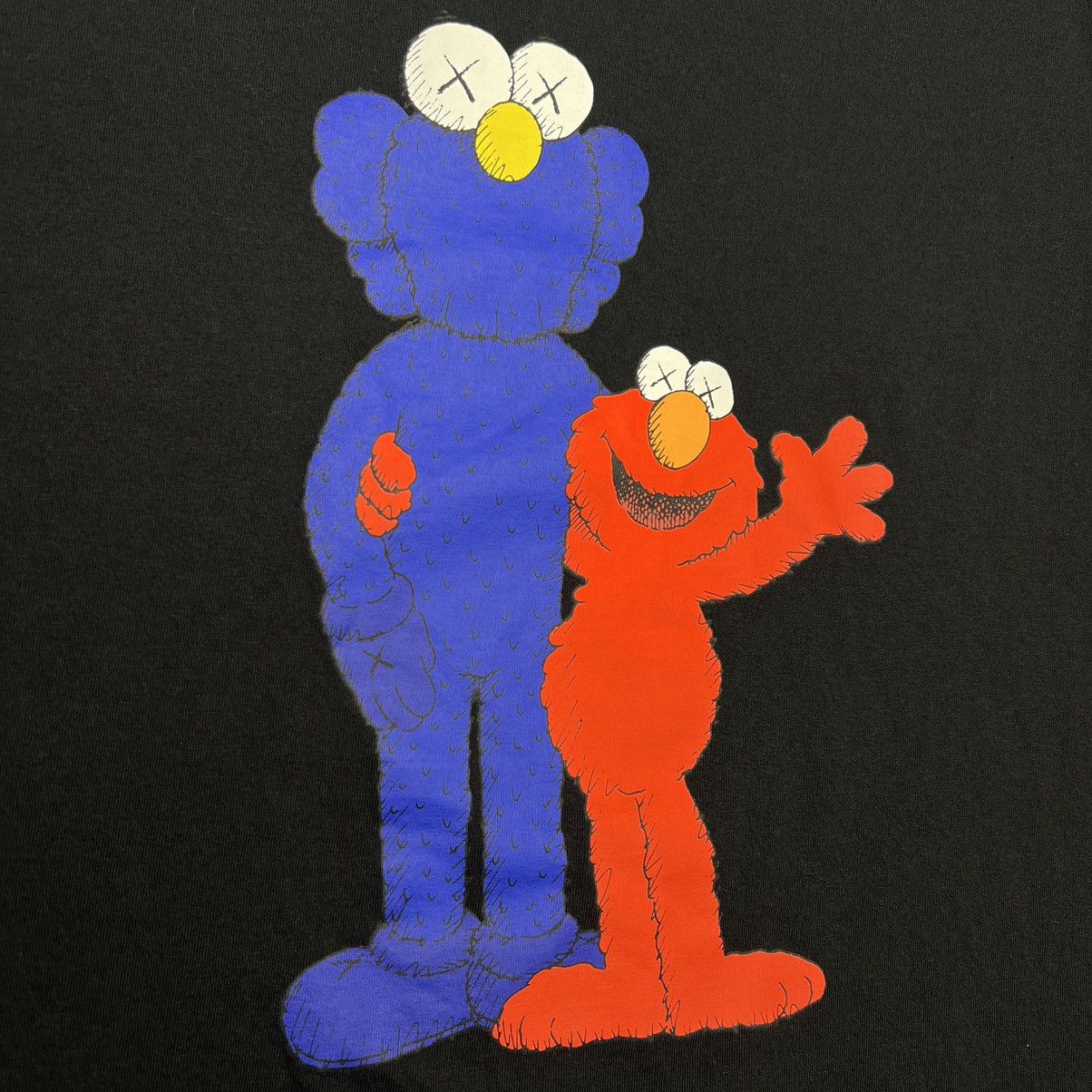 Kaws × Uniqlo Uniqlo Kaws Tee Shirt Black Sesame Street Elmo Figure Size US L / EU 52-54 / 3 - 3 Thumbnail