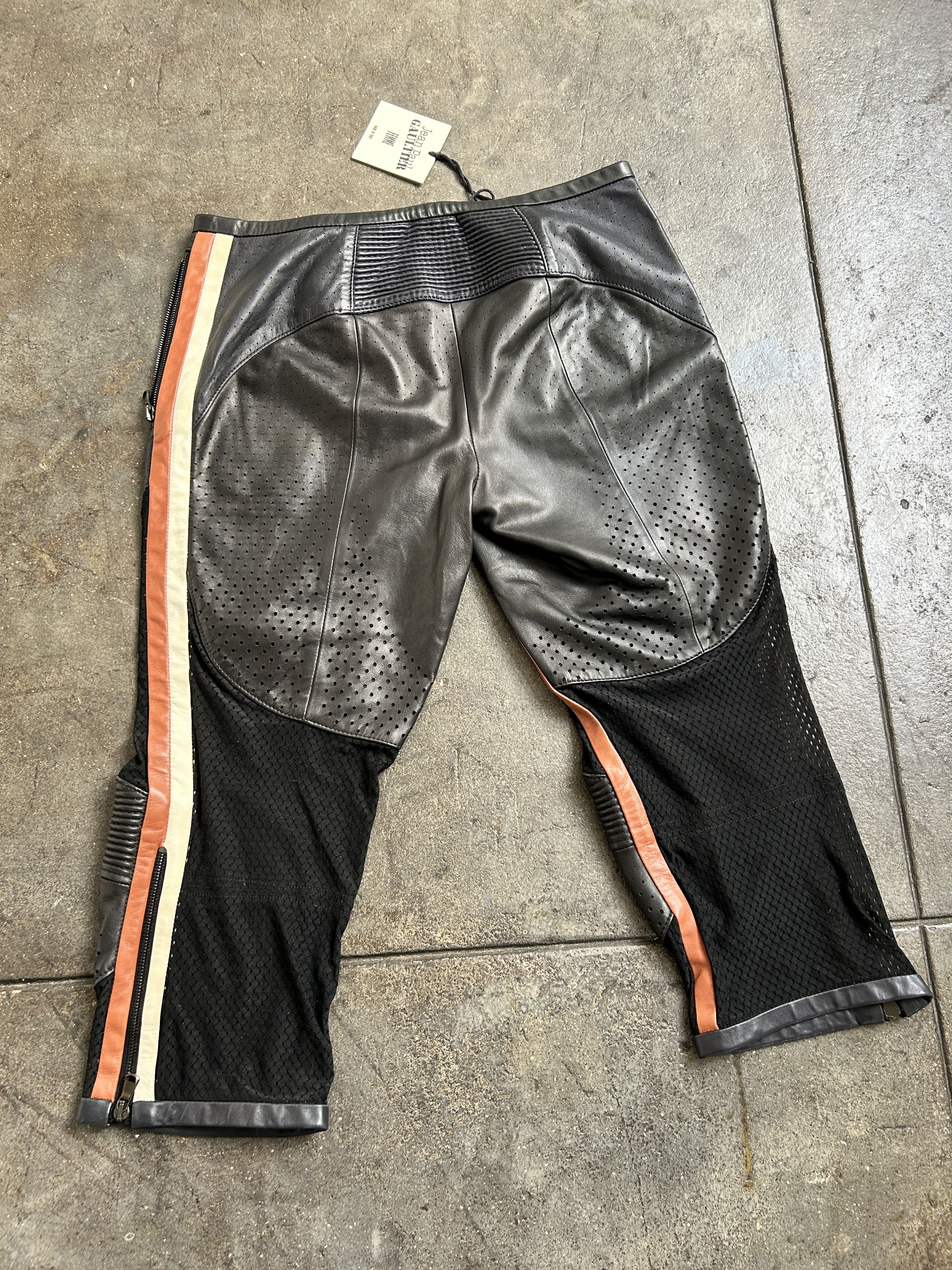 Jean Paul Gaultier Brand New Vintage JPG Sheep Leather & Mesh Biker Shorts Size 27" / US 4 / IT 40 - 2 Thumbnail