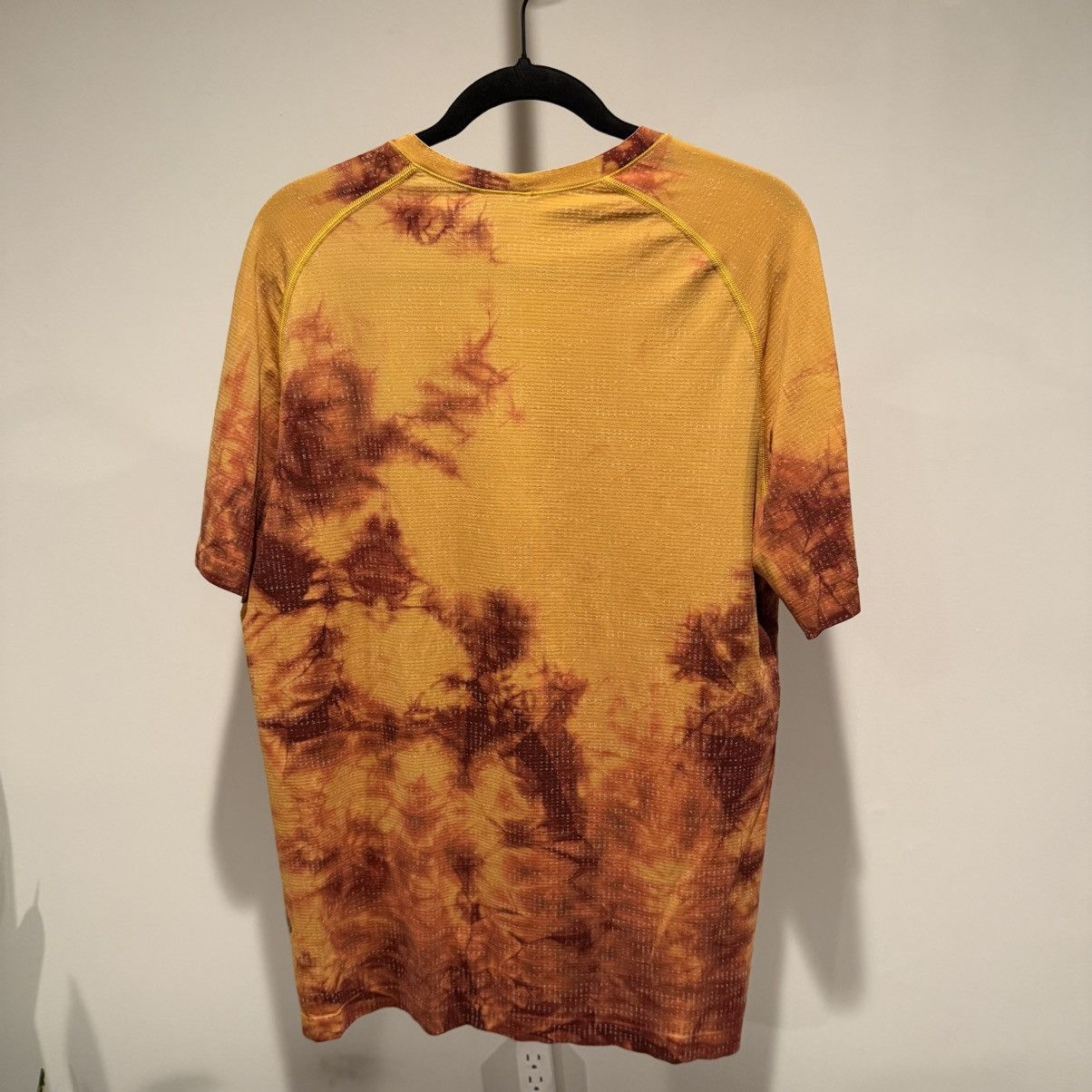 Lululemon Lululemon Men’s Tie-Dye Performance Athletic Training Shirt Size US L / EU 52-54 / 3 - 2 Thumbnail