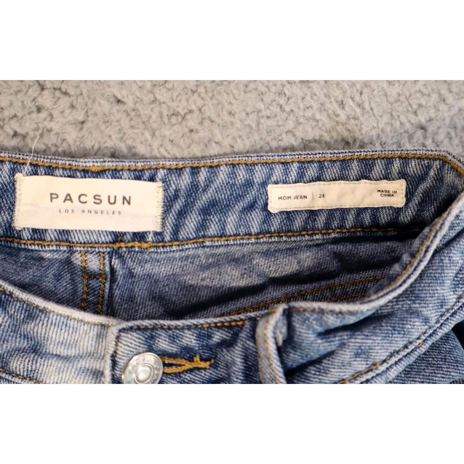 Pacsun Pacsun Mom Short Women's 24 Blue Denim Distressed Frayed Hem Casual Festival Regular Size 24 Inseam 2.25 in. Cotton Blend Denim Women PacSun Shops Size 42" / US 20 - 2 Thumbnail